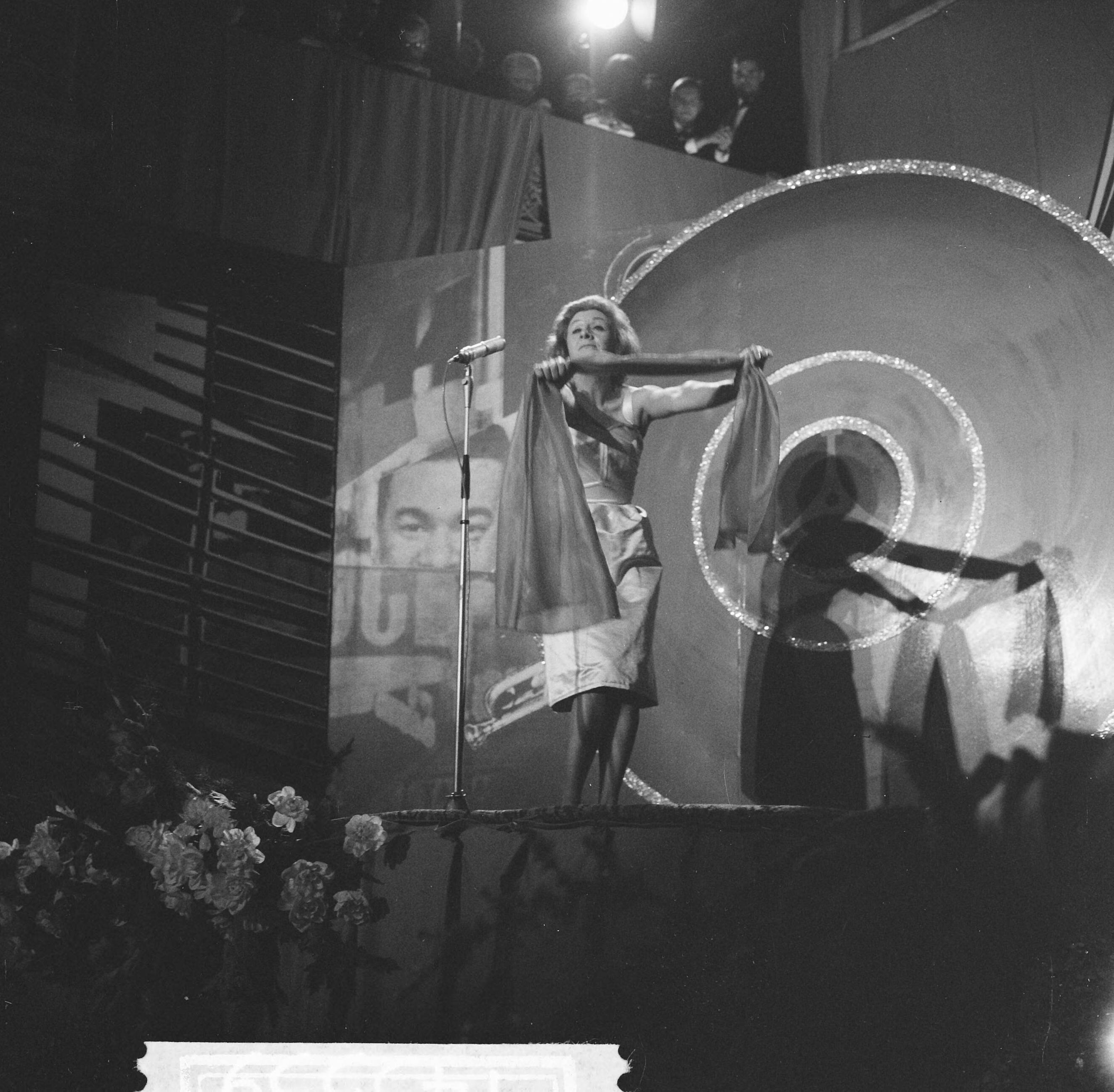 Grand Gala du Disque 1962 — Grand Gala du Disque. Optreden Conny Stuart — Foto: Koch, Eric / Anefo. Licentie: Set B: Rechtenvrij / Publiek Domein. Bron: Nationaal Archief. http://hdl.handle.net/10648/aa196790-d0b4-102d-bcf8-003048976d84