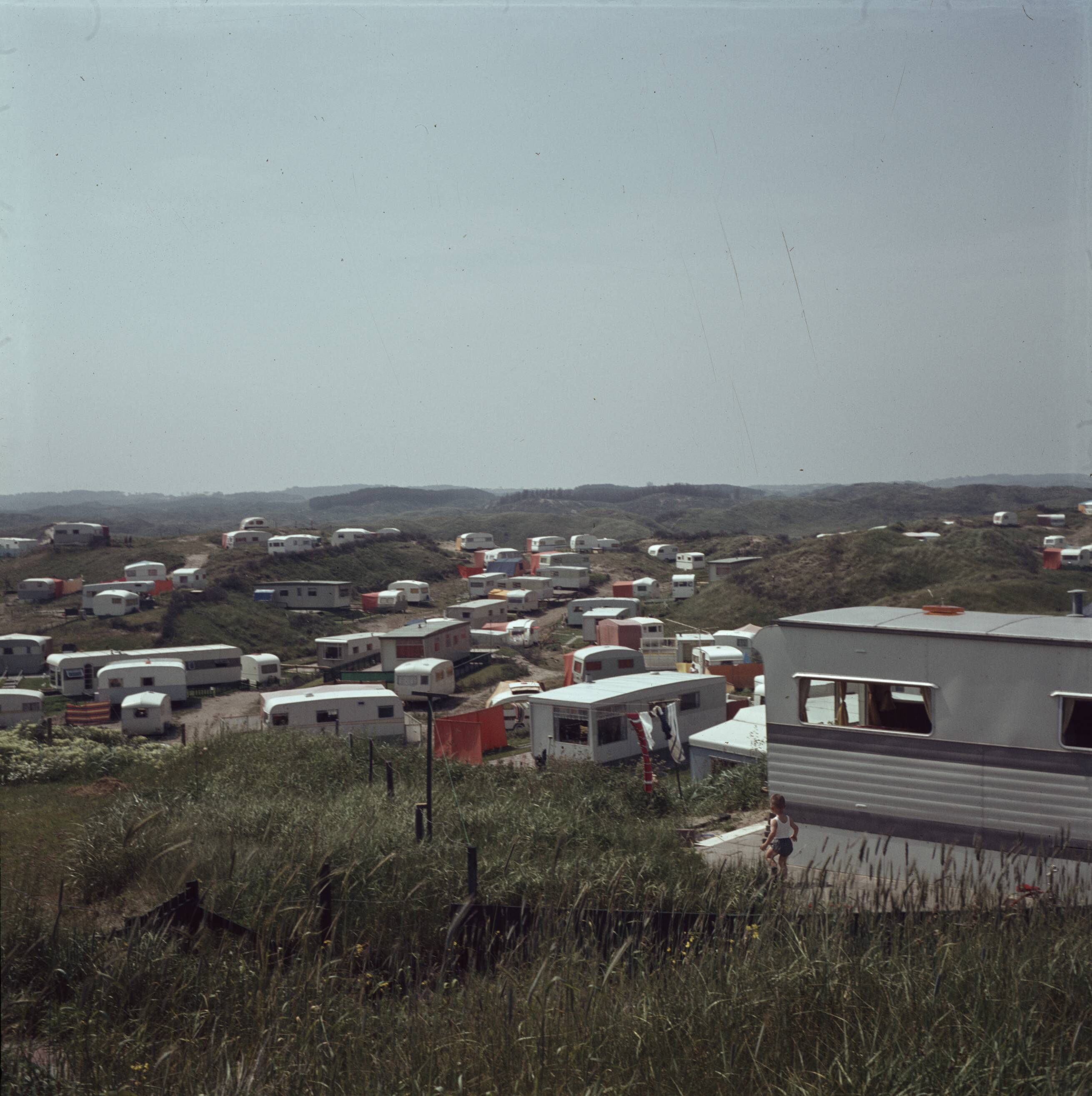 Reportage Nederland — Camping bij Zandvoort — Foto: Poll, Willem van de. Licentie: Set B: Rechtenvrij / Publiek Domein. Bron: Nationaal Archief. http://hdl.handle.net/10648/aeef479e-d0b4-102d-bcf8-003048976d84