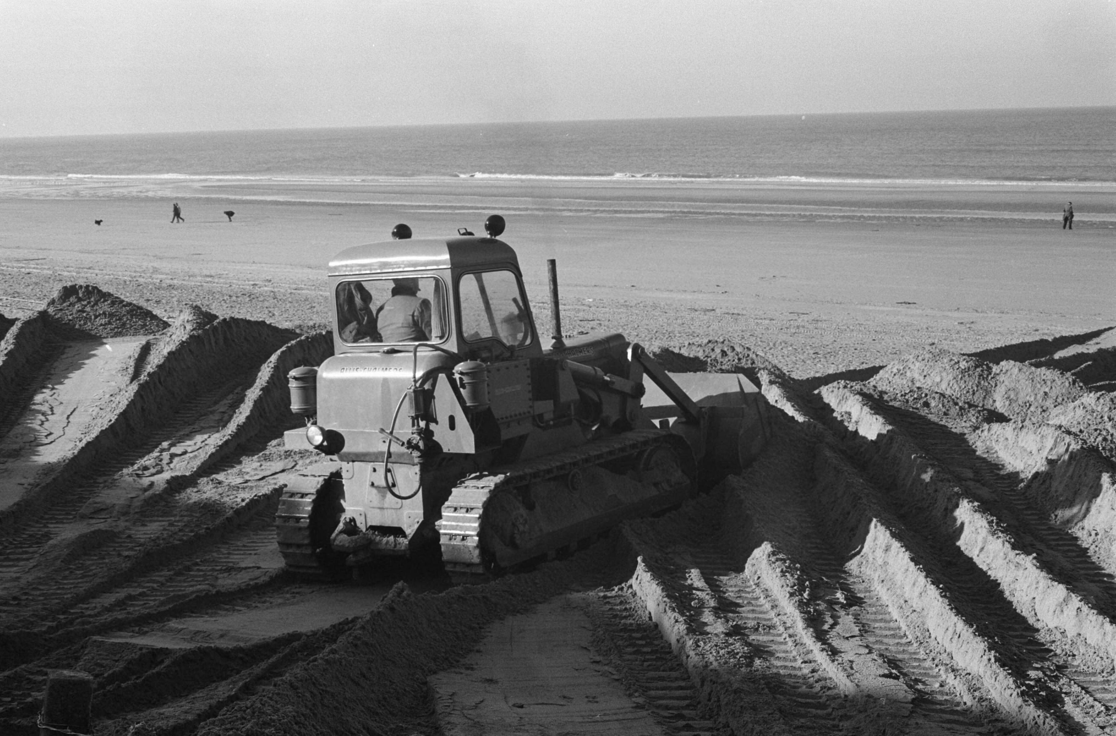 Fotocollectie Anefo — Bijna zomer in Zandvoort — Foto: Pot, Harry / Anefo. Licentie: Set B: Rechtenvrij / Publiek Domein. Bron: Nationaal Archief. http://hdl.handle.net/10648/a9f9fbe4-d0b4-102d-bcf8-003048976d84