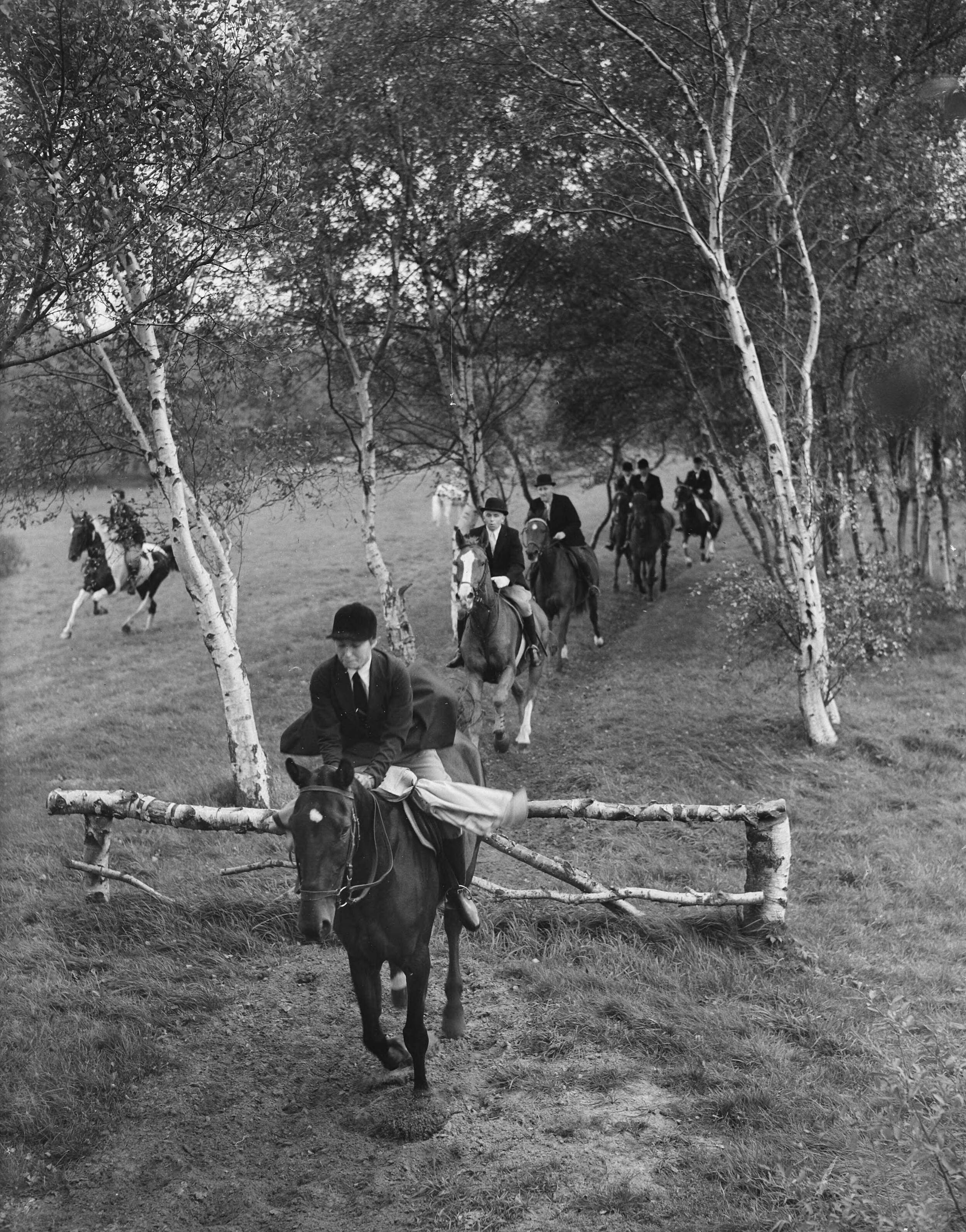 Fotocollectie Anefo — ZHJV jachtrit omgeving Den Haag — Foto: Winterbergen, Rolf / Anefo. Licentie: Set B: Rechtenvrij / Publiek Domein. Bron: Nationaal Archief. http://hdl.handle.net/10648/a8e06cd4-d0b4-102d-bcf8-003048976d84
