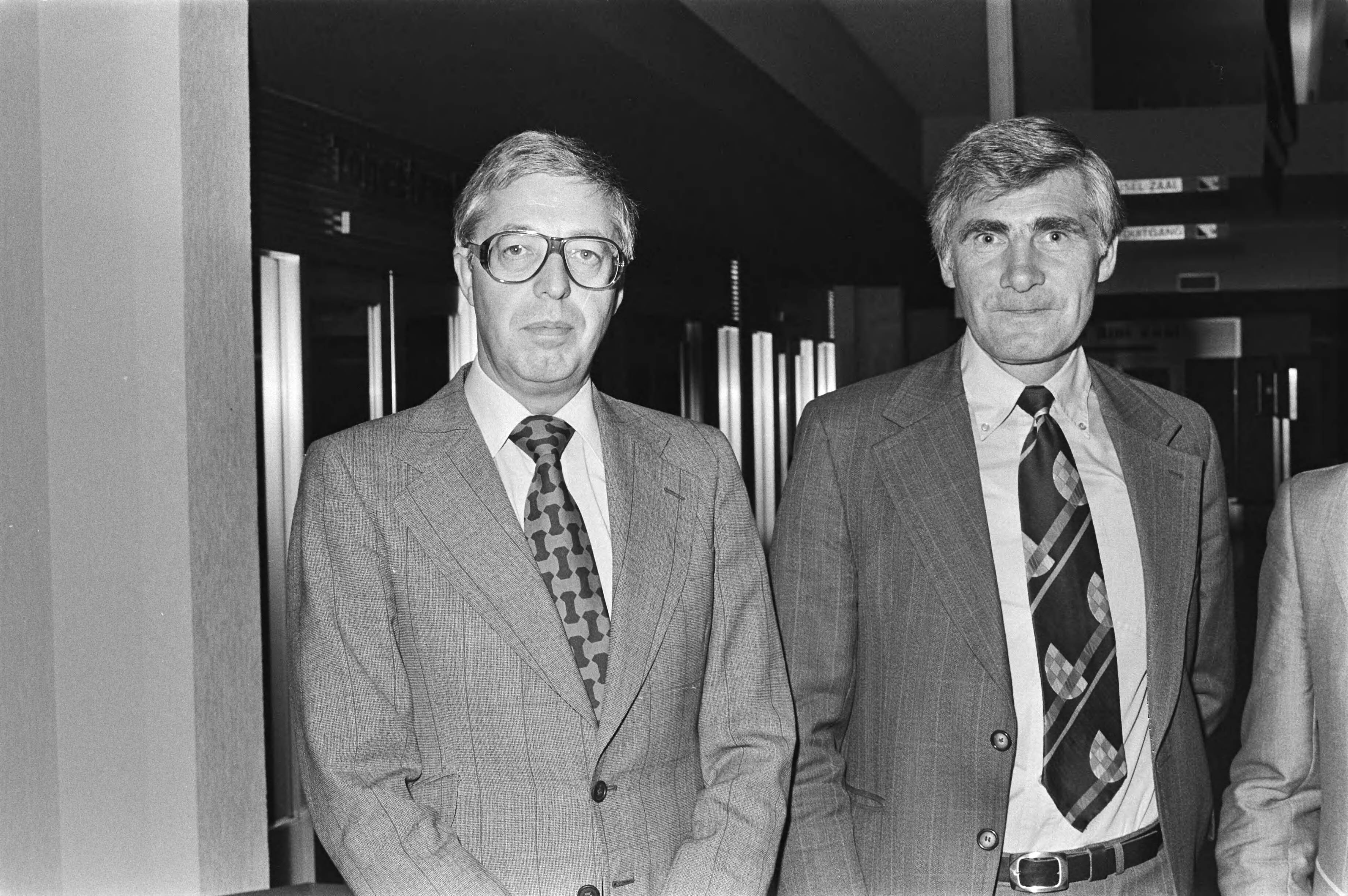 Fotocollectie Anefo — KNVB-vergadering in Den Haag ; Hogewoning (links) en Feringa (amateursectie KNVB) — Foto: Peters, Hans / Anefo. Licentie: Set B: Rechtenvrij / Publiek Domein. Bron: Nationaal Archief. http://hdl.handle.net/10648/ac8c5fd2-d0b4-102d-bcf8-003048976d84