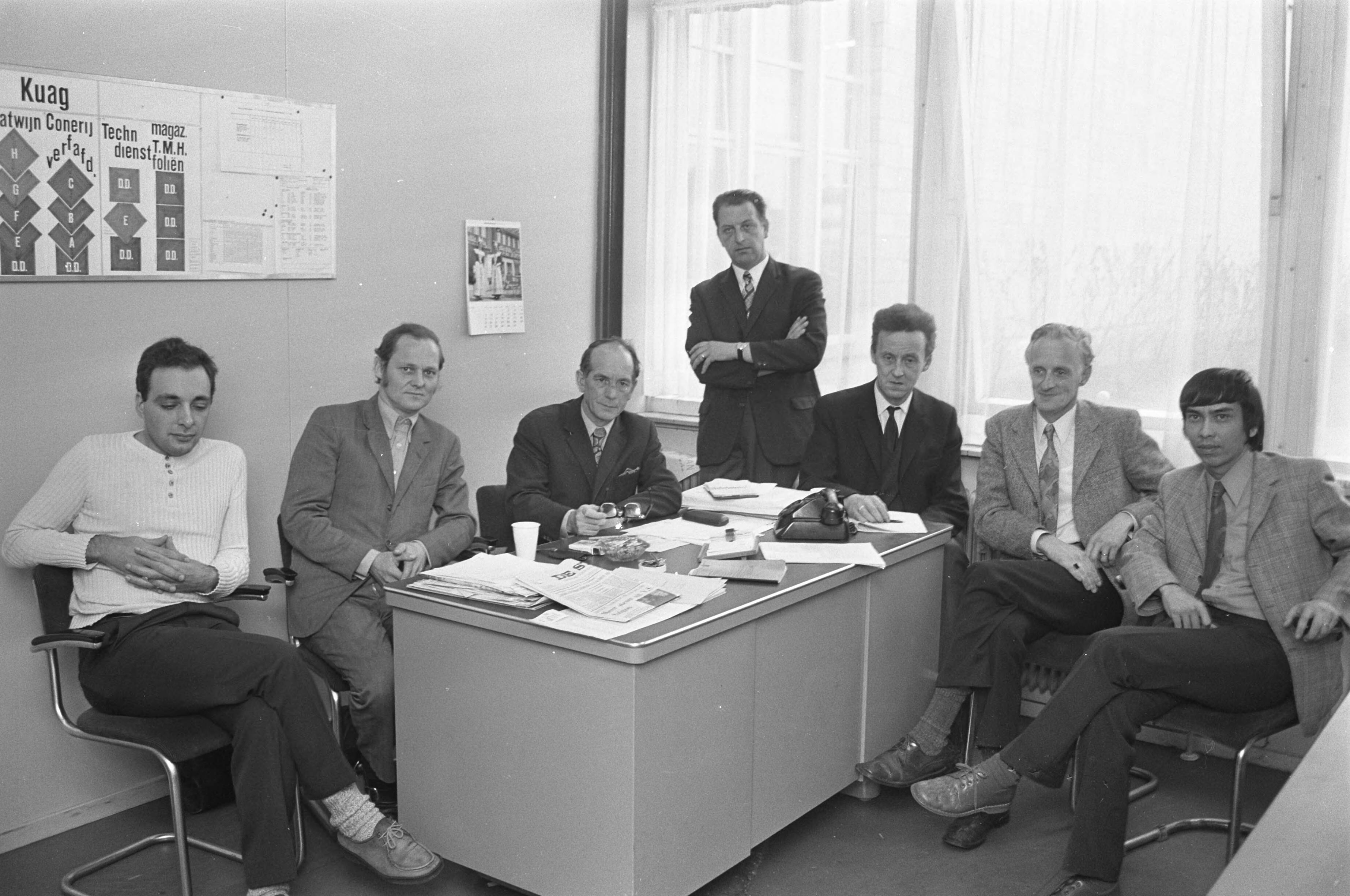 Fotocollectie Anefo — ENKA (onderdeel van AKZO) te Breda stopt produktie; de ondernemingsraad — Foto: Peters, Hans / Anefo. Licentie: Set B: Rechtenvrij / Publiek Domein. Bron: Nationaal Archief. http://hdl.handle.net/10648/abe6577c-d0b4-102d-bcf8-003048976d84