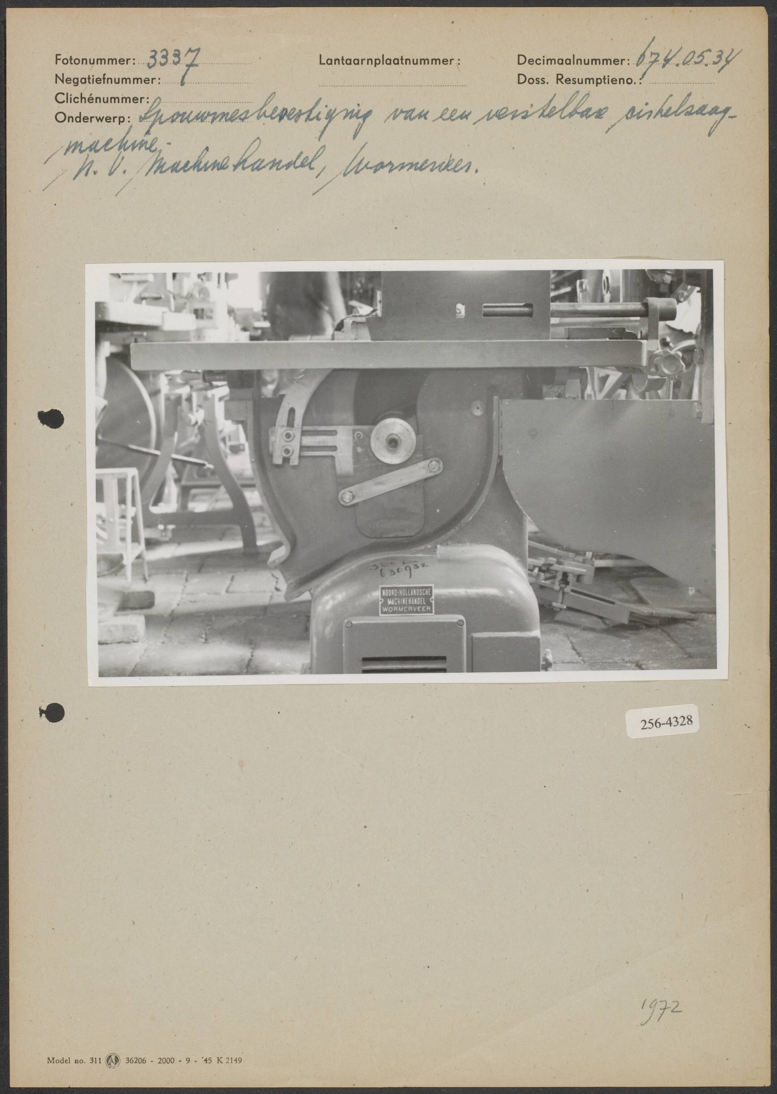Spouwmesbevestiging — Spouwmesbevestiging van een verstelbare cirkelzaagmachine bij de NV Machinehandel te Wormerveer — Foto: Onbekend / Publiek Domein of Rechtenvrij. Licentie: Set B: Rechtenvrij / Publiek Domein. Bron: Nationaal Archief. http://hdl.handle.net/10648/b06b183c-d0b4-102d-bcf8-003048976d84