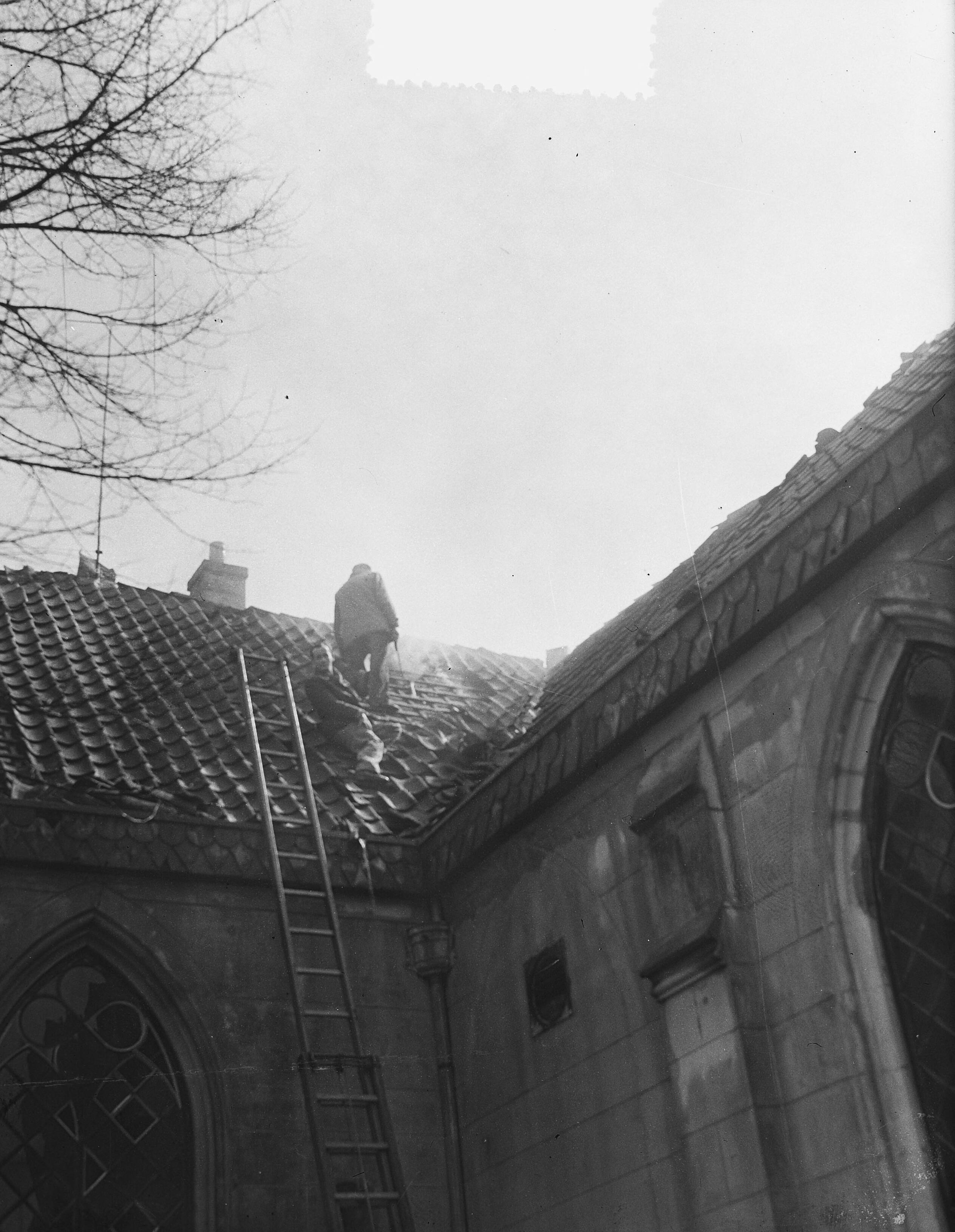 Fotocollectie Anefo — Brand in televisiestudio "Irene" in Bussum — Foto: Fotograaf Onbekend / Anefo. Licentie: Set B: Rechtenvrij / Publiek Domein. Bron: Nationaal Archief. http://hdl.handle.net/10648/a932f170-d0b4-102d-bcf8-003048976d84