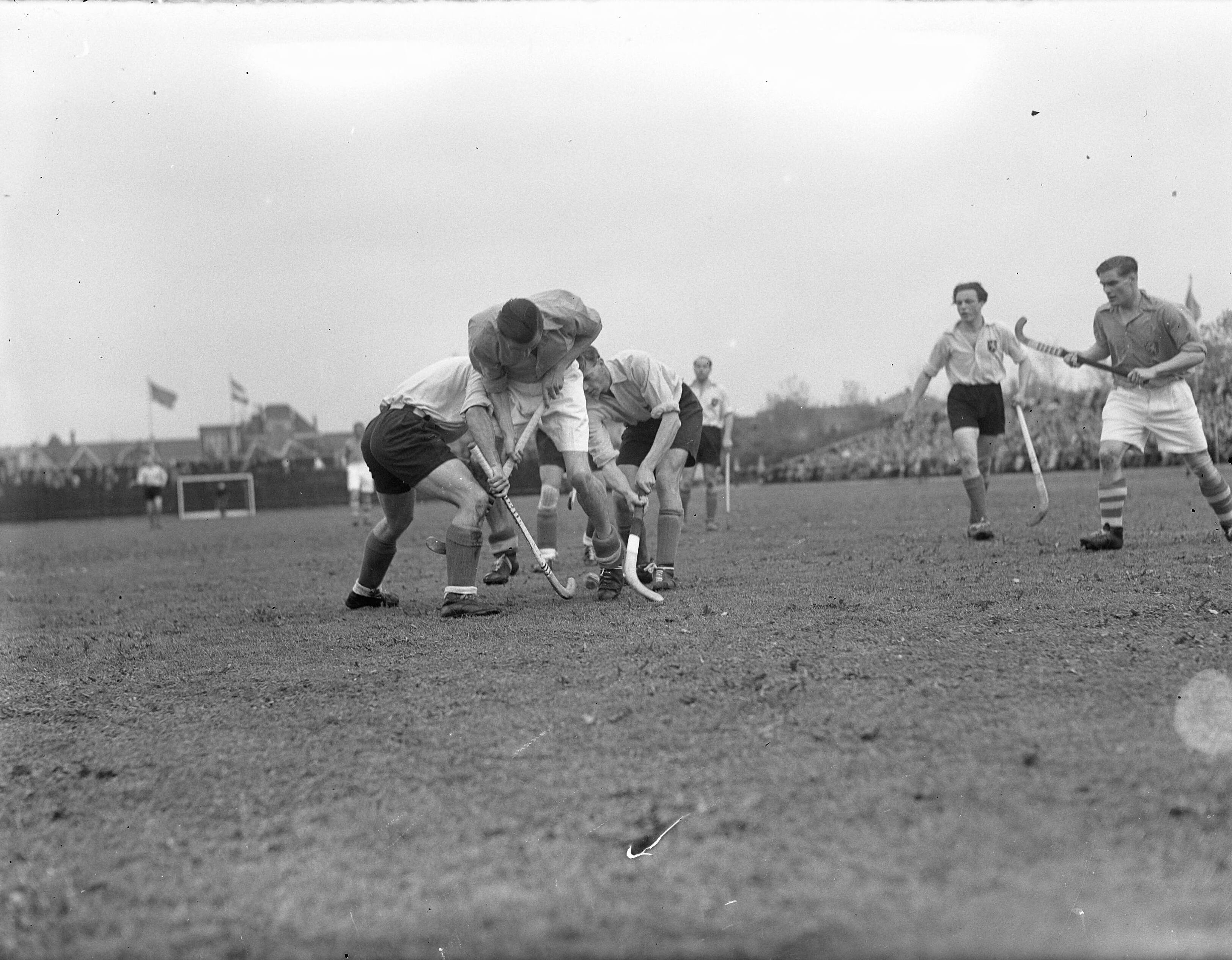 Fotocollectie Anefo — Hockey. Nederland tegen Belgie 1-0 — Foto: Noske, J.D. / Anefo. Licentie: Set B: Rechtenvrij / Publiek Domein. Bron: Nationaal Archief. http://hdl.handle.net/10648/a8a7f368-d0b4-102d-bcf8-003048976d84
