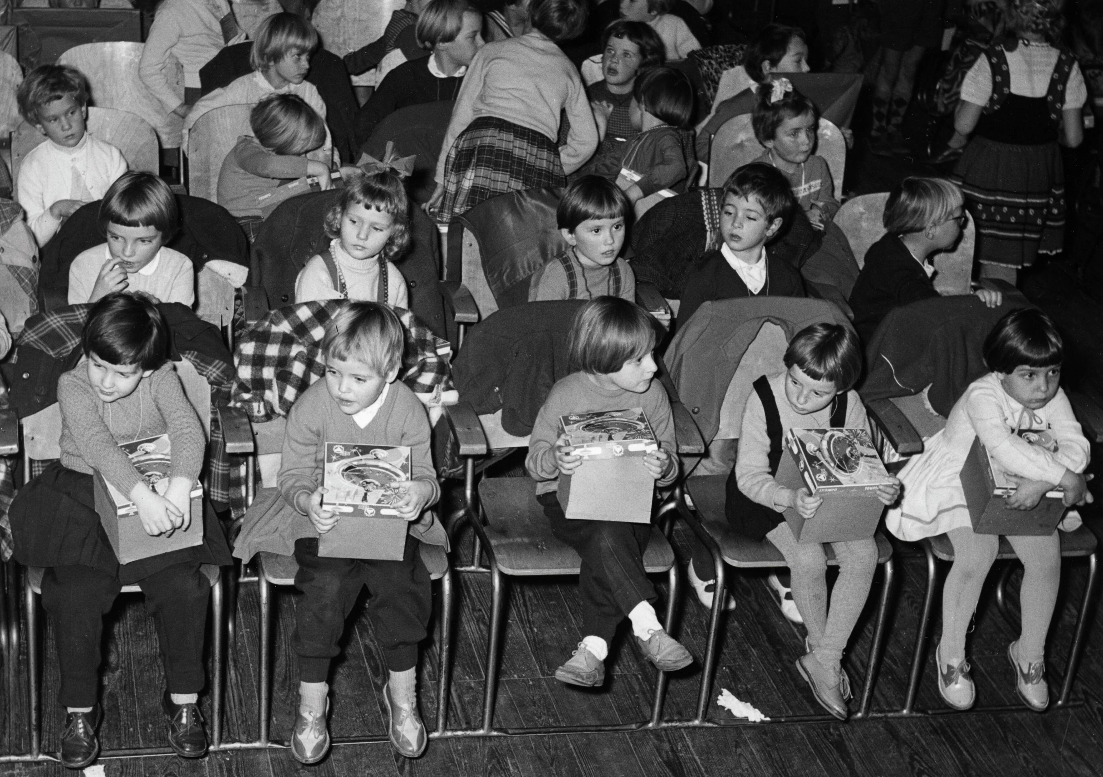 Collectie nader te bepalen — Serie: Sinterklaasfeest van N.V. De Spaarnestad — Foto: Fotograaf Onbekend / Fotobureau onbekend / Spaarnestad Photo (05887). Licentie: Set B: Rechtenvrij / Publiek Domein. Bron: Nationaal Archief. http://hdl.handle.net/10648/35429da6-3b68-a382-e063-6df0900a6686
