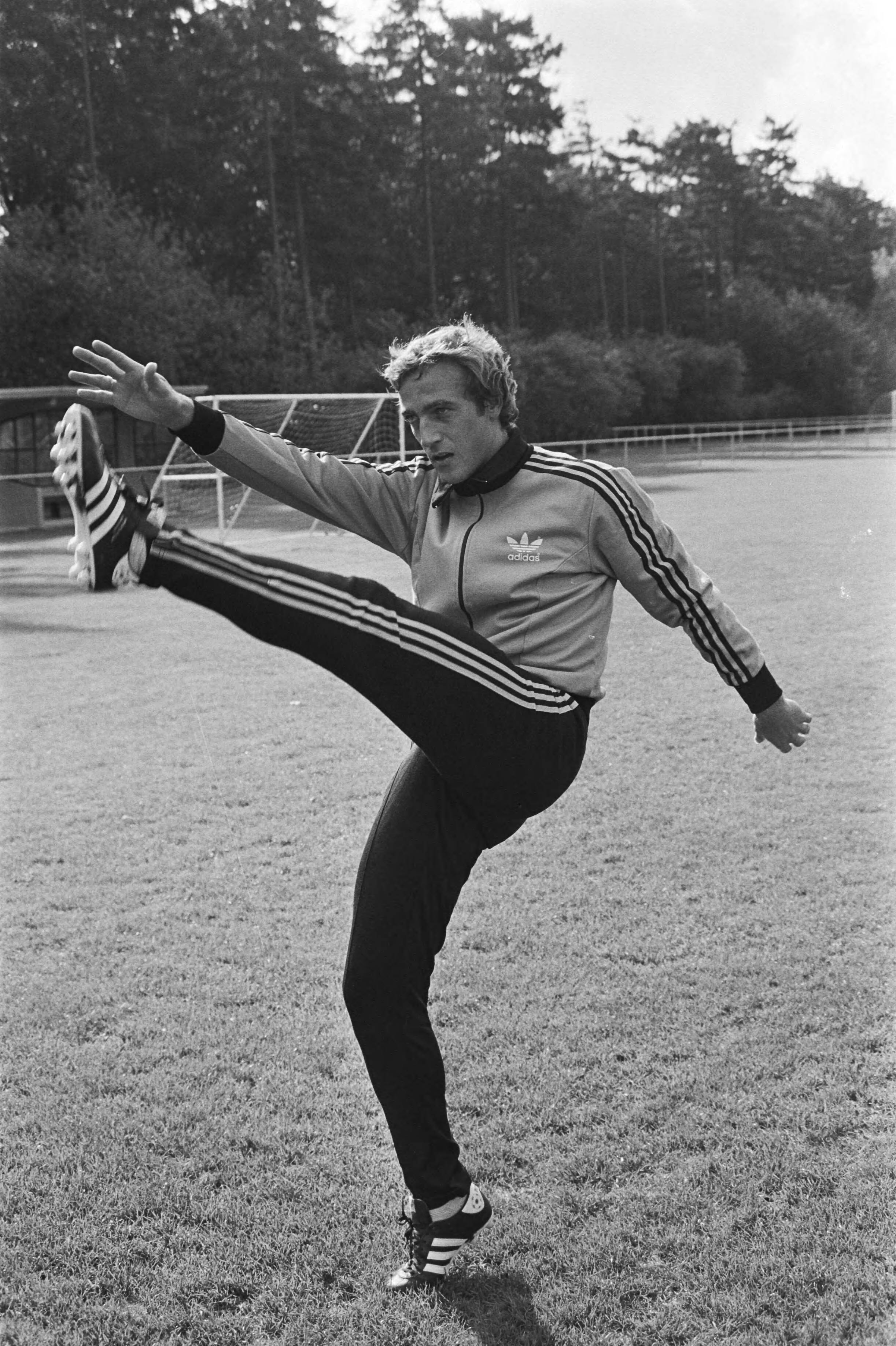 Training van Johan Neeskens in Zeist om eventueel a.s. woensdag in het Nederlands elftal te spelen — Johan Neeskens tijdens de test — Foto: Dijk, Hans van / Anefo. Licentie: Set B: Rechtenvrij / Publiek Domein. Bron: Nationaal Archief. http://hdl.handle.net/10648/ad05bd50-d0b4-102d-bcf8-003048976d84