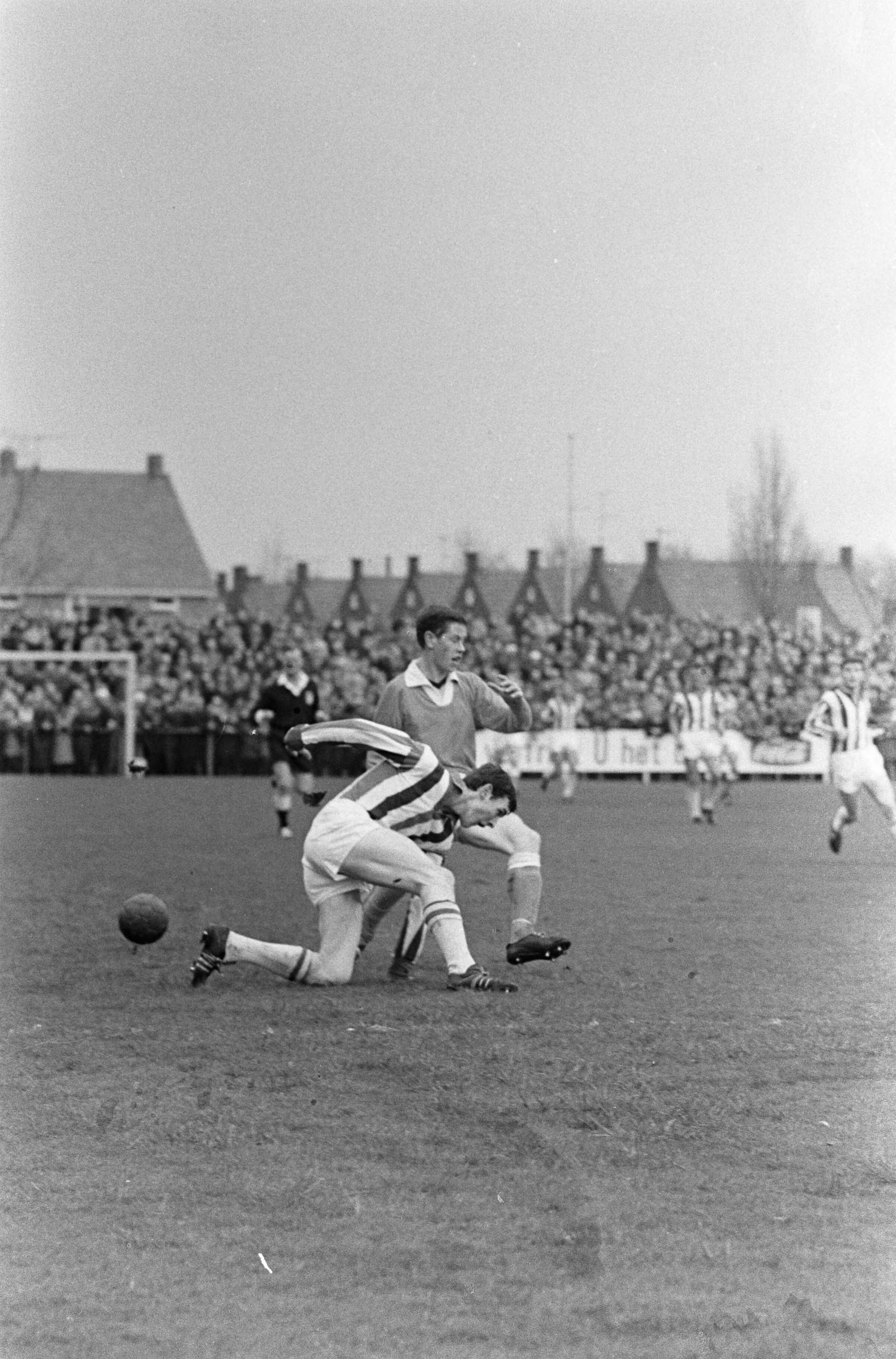 Fotocollectie Anefo — Voetbal. Volendam tegen Willem II 2-3. Spelmoment — Foto: Koch, Eric / Anefo. Licentie: Set B: Rechtenvrij / Publiek Domein. Bron: Nationaal Archief. http://hdl.handle.net/10648/aaa0c4a6-d0b4-102d-bcf8-003048976d84