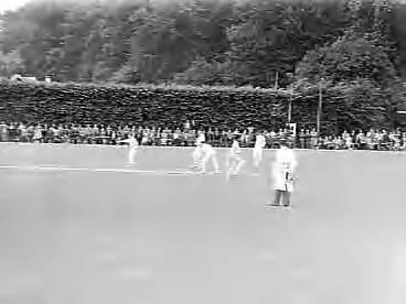 Fotocollectie Anefo — Cricket. Nederland tegen West-Indië — Foto: Noske, J.D. / Anefo. Licentie: Set B: Rechtenvrij / Publiek Domein. Bron: Nationaal Archief. http://hdl.handle.net/10648/a9633d1c-d0b4-102d-bcf8-003048976d84