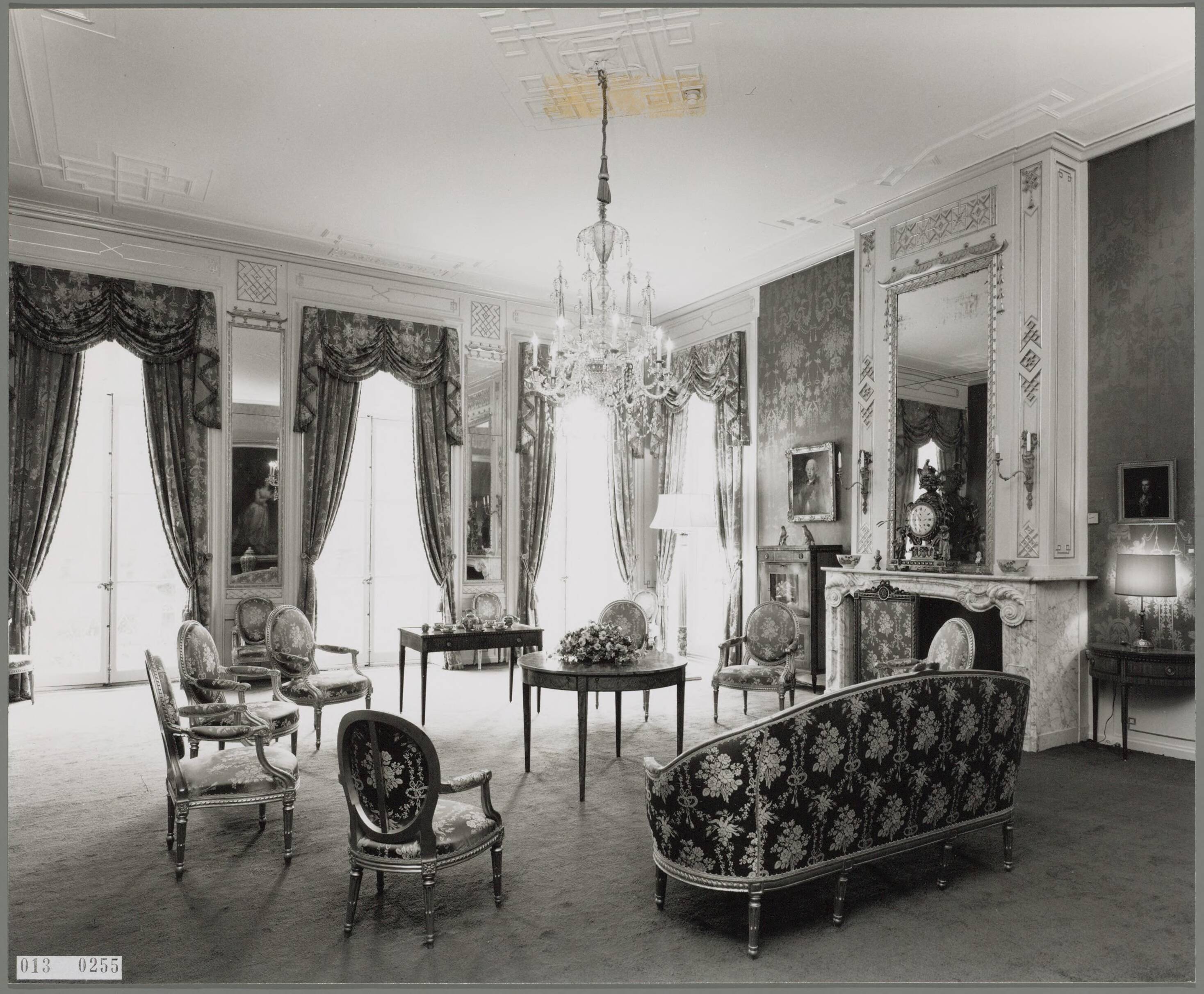 Paleis Huis ten Bosch te Den Haag — De Groene salon, de ontvangkamer van Hare Majesteit de koningin — Foto: Hofmeester, Bart / RVD. Licentie: Set B: Rechtenvrij / Publiek Domein. Bron: Nationaal Archief. http://hdl.handle.net/10648/afa8859c-d0b4-102d-bcf8-003048976d84