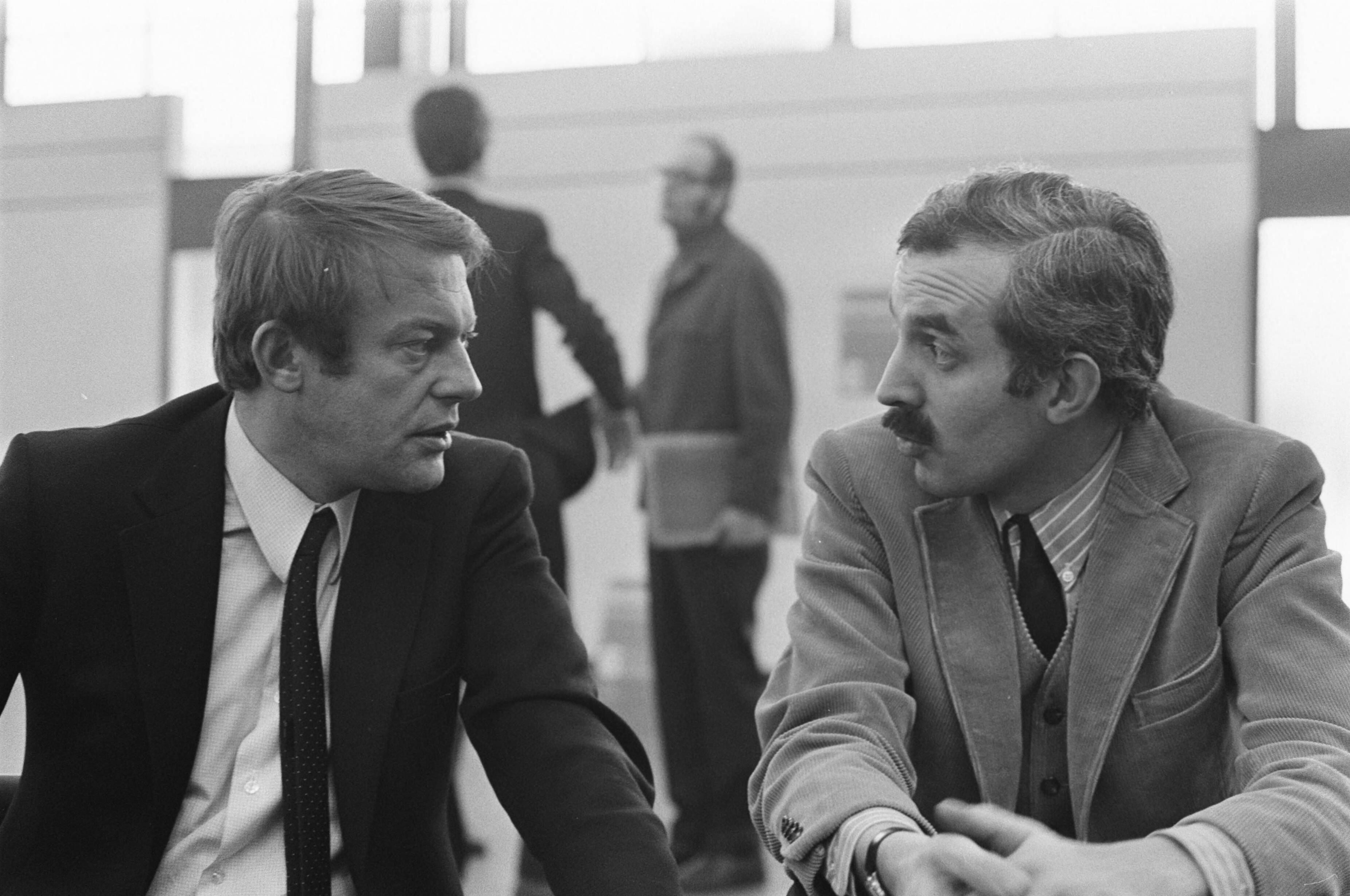 Fotocollectie Anefo — PVDA-congres tweede dag te Groningen. Van Mierlo (D'66) en Jurgens (PPR) — Foto: Evers, Joost / Anefo. Licentie: Set B: Rechtenvrij / Publiek Domein. Bron: Nationaal Archief. http://hdl.handle.net/10648/ab89924e-d0b4-102d-bcf8-003048976d84