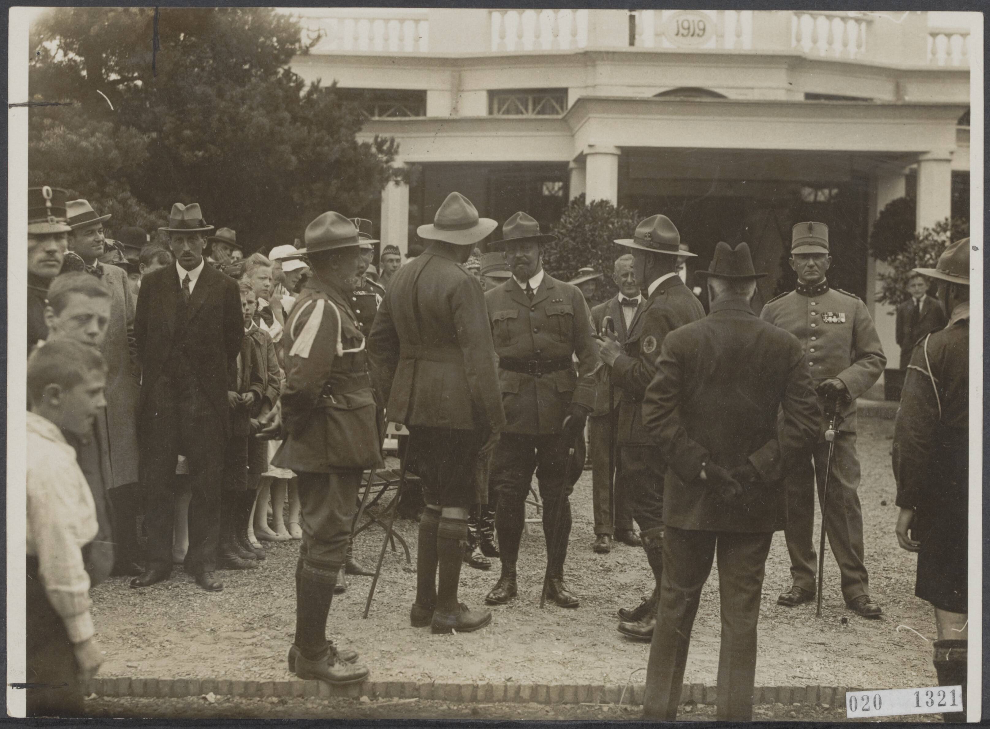 Fotocollectie Elsevier Binnenland — Prins Hendrik bezoekt de padvinders in Den Bosch — Foto: N.V. Vereenigde Fotobureaux. Licentie: Set B: Rechtenvrij / Publiek Domein. Bron: Nationaal Archief. http://hdl.handle.net/10648/adcd8aa6-d0b4-102d-bcf8-003048976d84