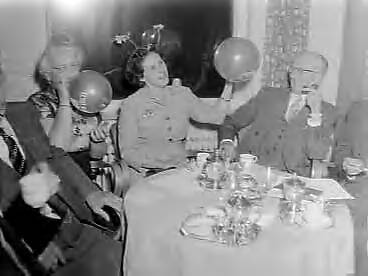 Fotocollectie Anefo — Opdrachten Familie Nooy (Zandvoort) — Foto: Pot, Harry / Anefo. Licentie: Set B: Rechtenvrij / Publiek Domein. Bron: Nationaal Archief. http://hdl.handle.net/10648/a96092f6-d0b4-102d-bcf8-003048976d84