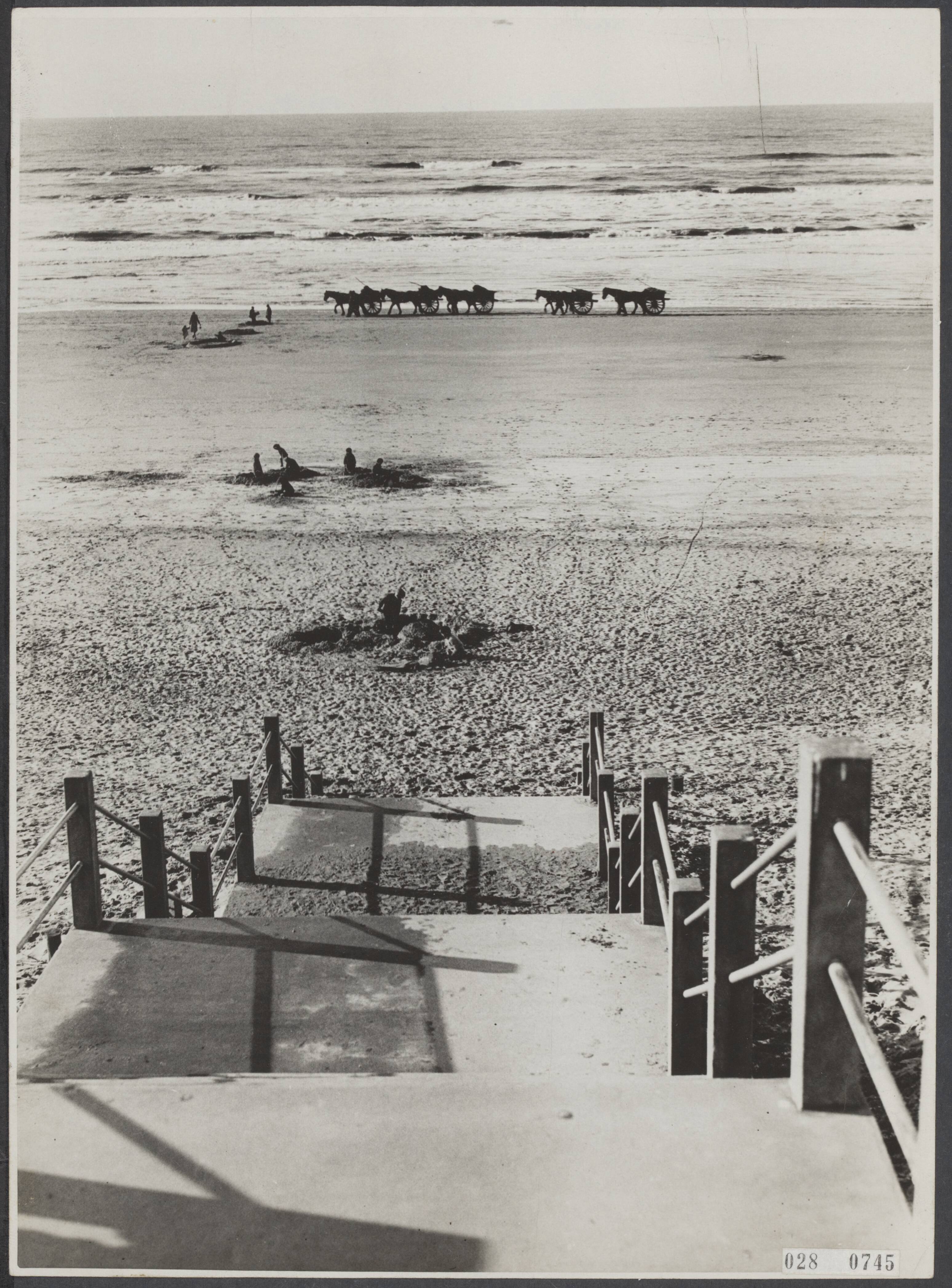 Fotocollectie Elsevier Binnenland — Strand van Zandvoort — Foto: Fotobureau Stevens / Rechtenvrij. Licentie: Set B: Rechtenvrij / Publiek Domein. Bron: Nationaal Archief. http://hdl.handle.net/10648/addeb9de-d0b4-102d-bcf8-003048976d84