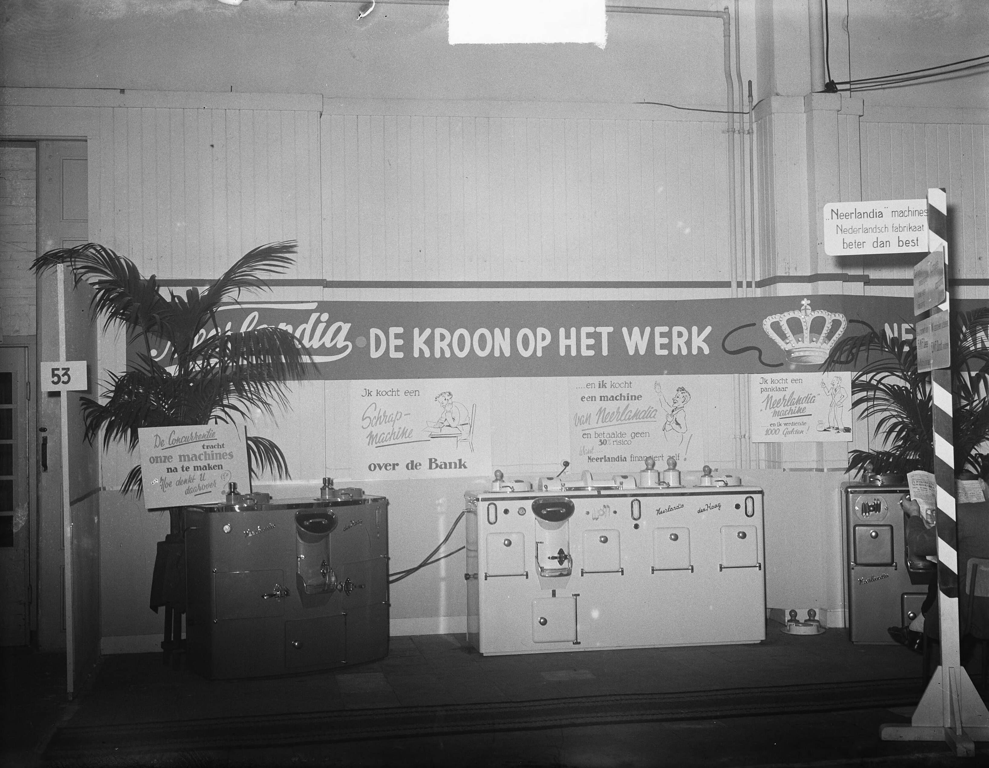 Fruittentoonstelling Beatrixhal te Utrecht — Foto: Pot, Harry / Anefo. — Licentie: Set B: Rechtenvrij / Publiek Domein. Bron: Nationaal Archief. http://hdl.handle.net/10648/a8e04a2e-d0b4-102d-bcf8-003048976d84