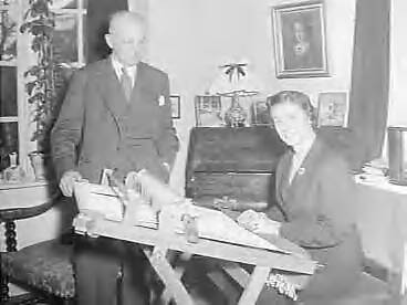 Fotocollectie Anefo — Burgemeester van Eindhoven H.A.M.T. van Kolfschoten genoemd als kandidaat voor Den Haag — Foto: Bilsen, Joop van / Anefo. Licentie: Set B: Rechtenvrij / Publiek Domein. Bron: Nationaal Archief. http://hdl.handle.net/10648/a954f9dc-d0b4-102d-bcf8-003048976d84