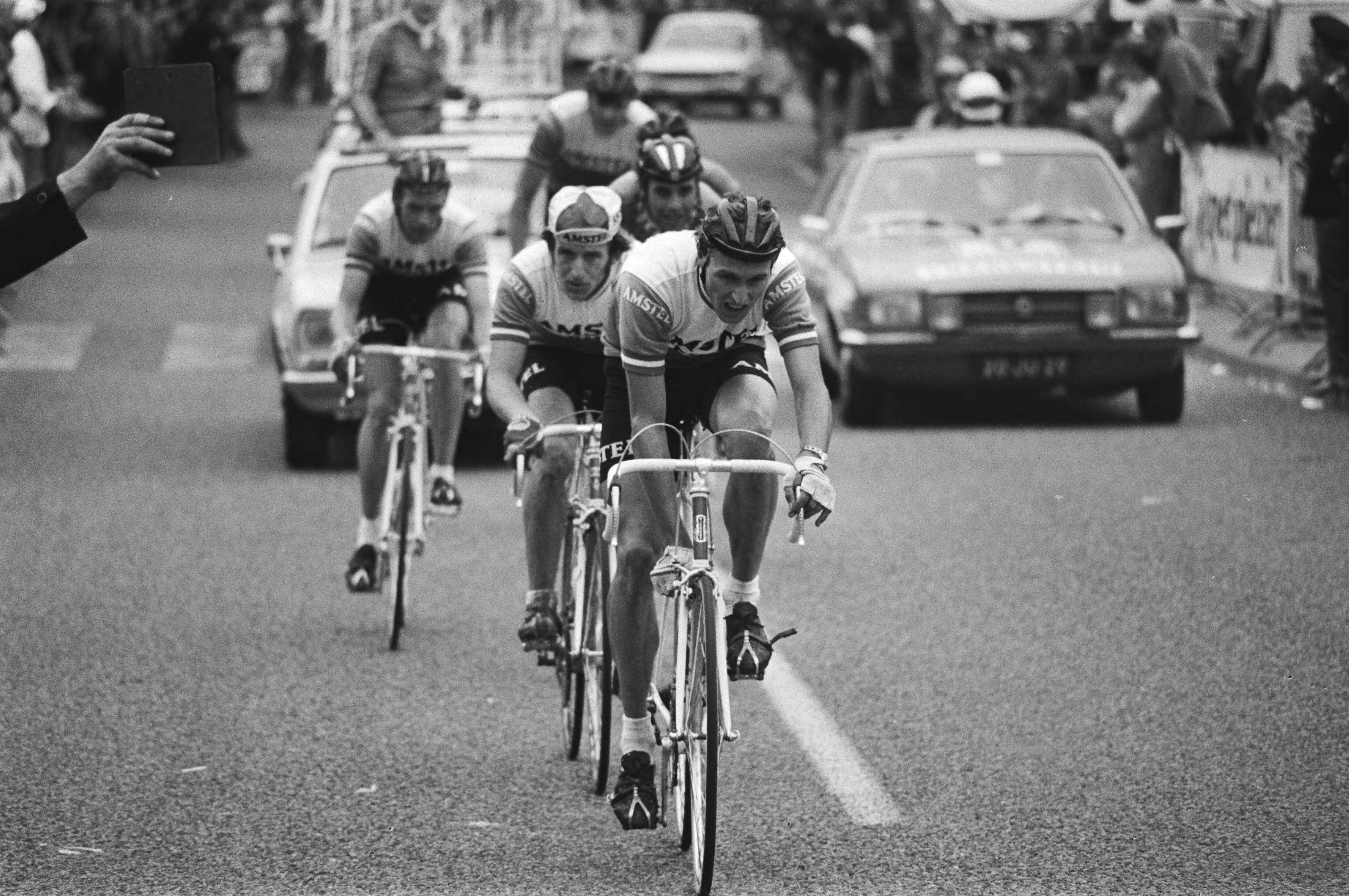 Fotocollectie Anefo — Nederlands Kampioenschap wielrennen profs op Simpelveld, renners onderweg — Foto: Peters, Hans / Anefo. Licentie: Set B: Rechtenvrij / Publiek Domein. Bron: Nationaal Archief. http://hdl.handle.net/10648/ac86b334-d0b4-102d-bcf8-003048976d84