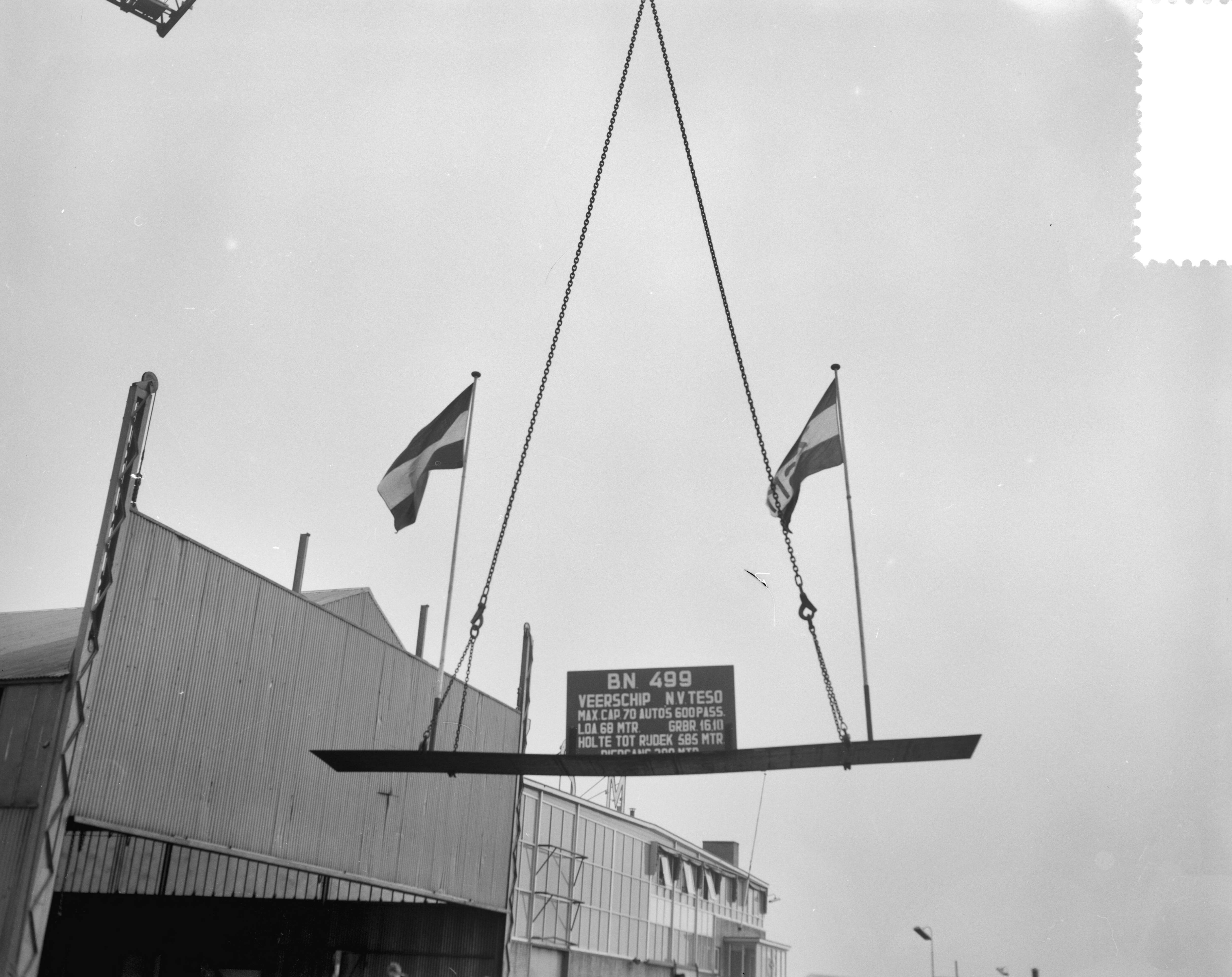 Fotocollectie Anefo — Kiellegging van het veerschip "Marsdiep" van de N.V. Teso bij de N.V. Zaanlandsche Scheepsbouw Maatschappij — Foto: Bilsen, Joop van / Anefo. Licentie: Set B: Rechtenvrij / Publiek Domein. Bron: Nationaal Archief. http://hdl.handle.net/10648/a9fb8108-d0b4-102d-bcf8-003048976d84