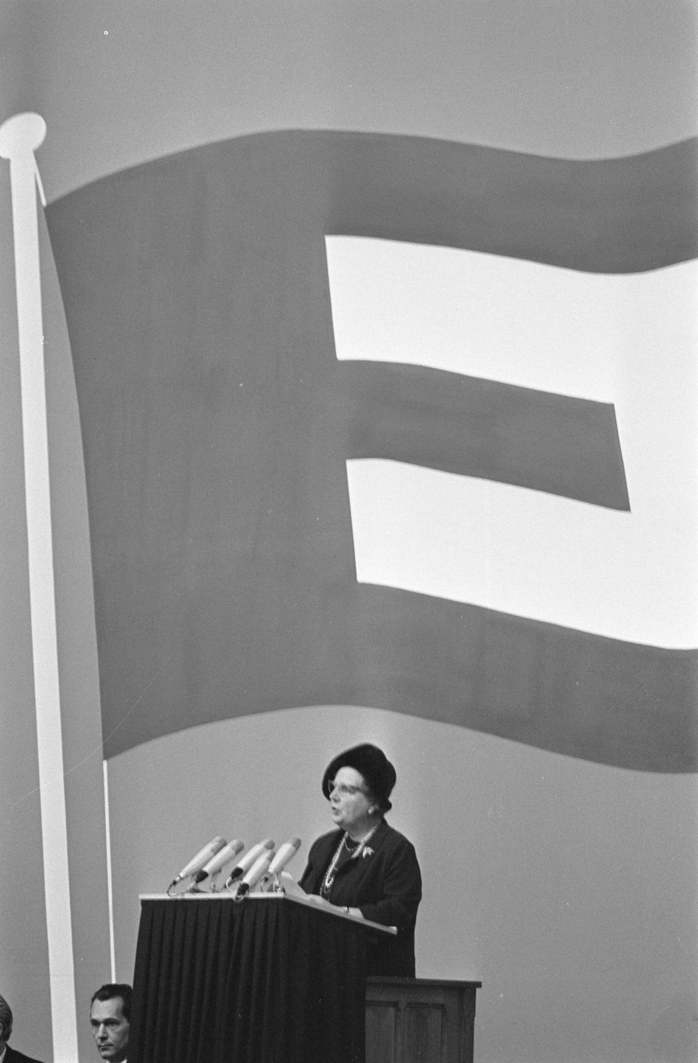 Fotocollectie Anefo — Congres Europese Beweging in Den Haag — Foto: Koch, Eric / Anefo. Licentie: Set B: Rechtenvrij / Publiek Domein. Bron: Nationaal Archief. http://hdl.handle.net/10648/ab53fe22-d0b4-102d-bcf8-003048976d84