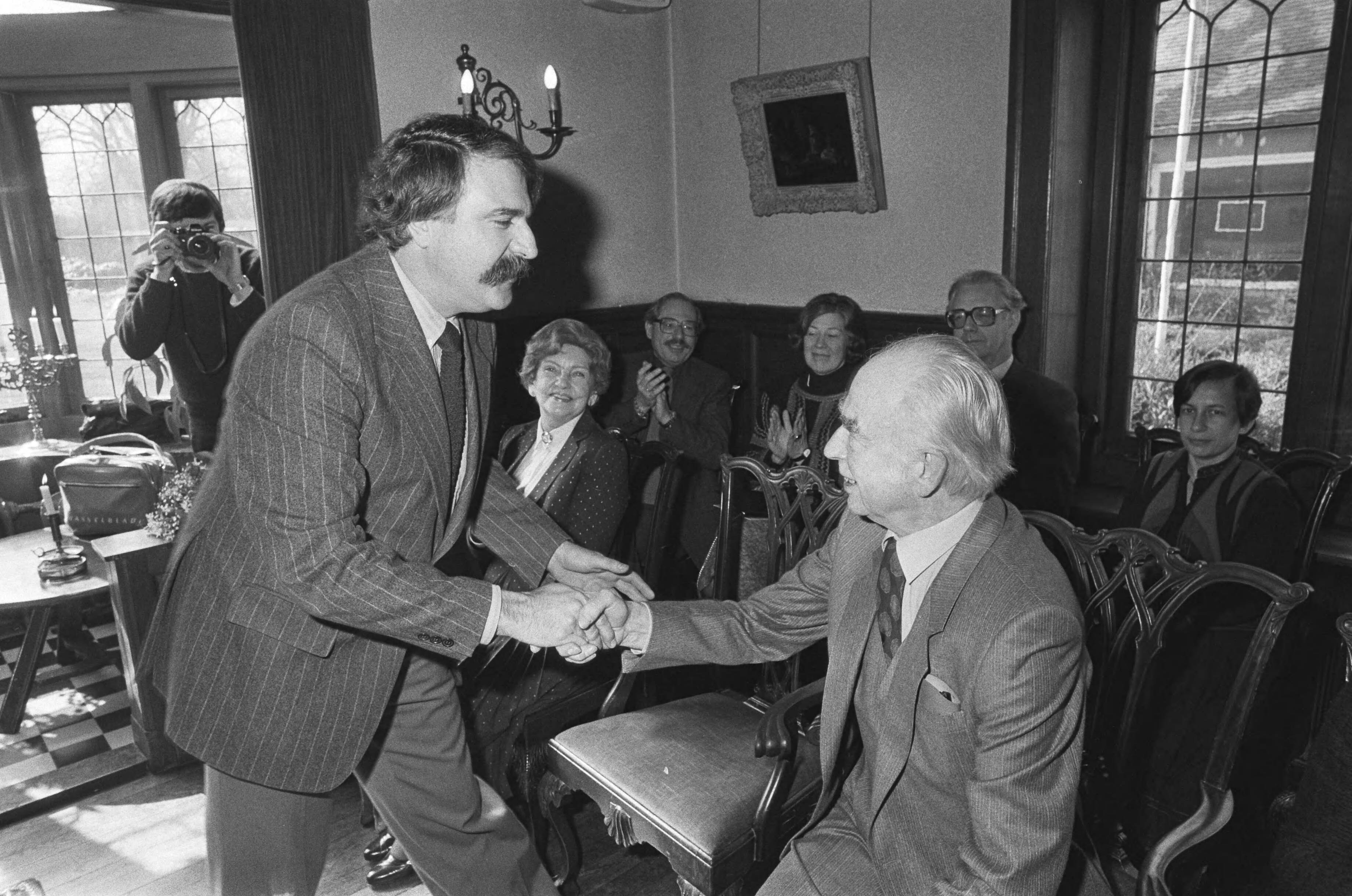 Fotocollectie Anefo — Expositie van tekeningen van Maarten Toonder in Singermuseum in Laren geopend door Van der Louw in kader van Boekenweek — Foto: Antonisse, Marcel / Anefo. Licentie: Set B: Rechtenvrij / Publiek Domein. Bron: Nationaal Archief. http://hdl.handle.net/10648/ad139b5a-d0b4-102d-bcf8-003048976d84