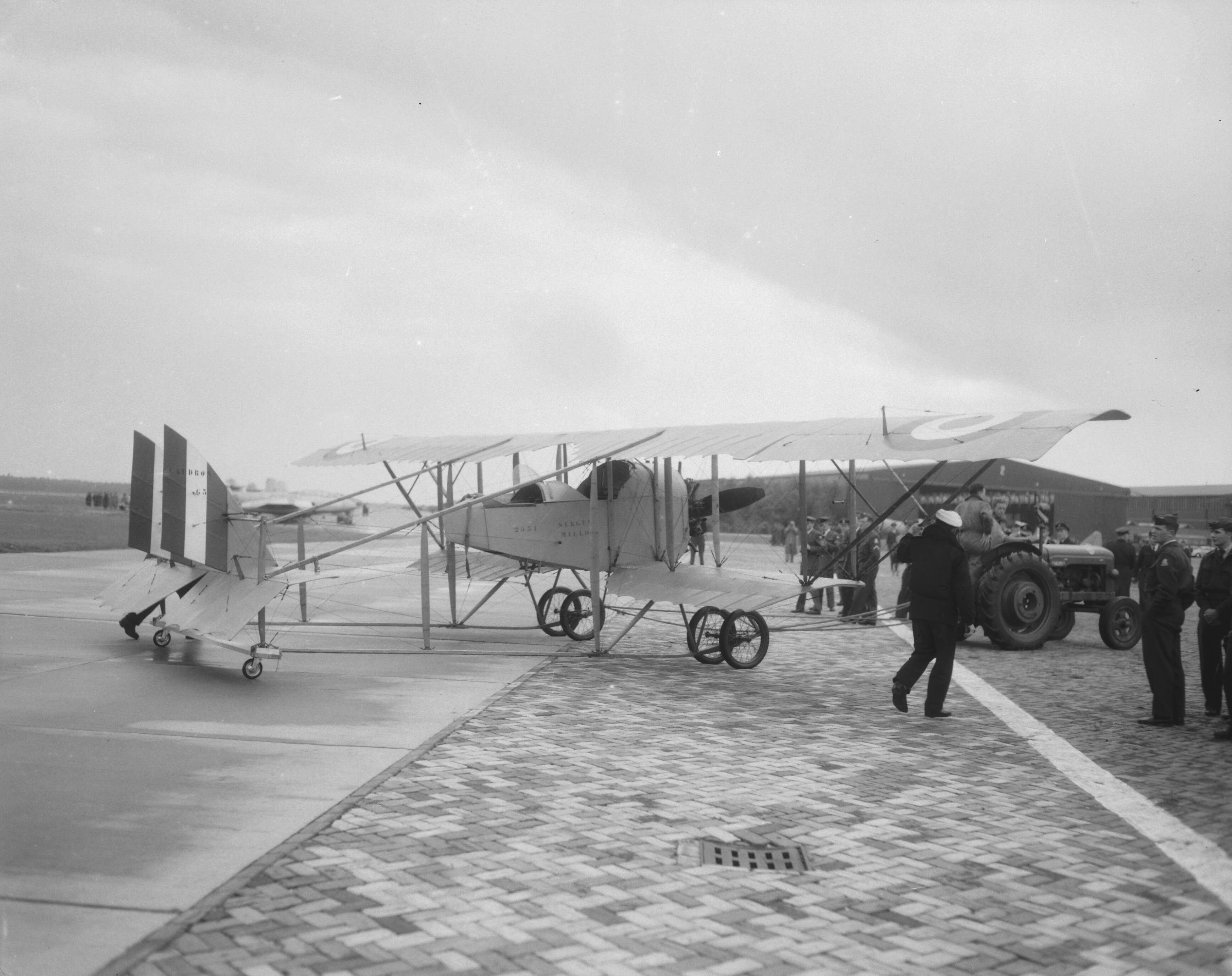 Fotocollectie Anefo — Generale repetitie van het vliegfeest op Soesterberg. Frans vliegtuig Caudron G3 uit de eerste wereldoorlog — Foto: Pot, Harry / Anefo. Licentie: Set B: Rechtenvrij / Publiek Domein. Bron: Nationaal Archief. http://hdl.handle.net/10648/a97fb71c-d0b4-102d-bcf8-003048976d84