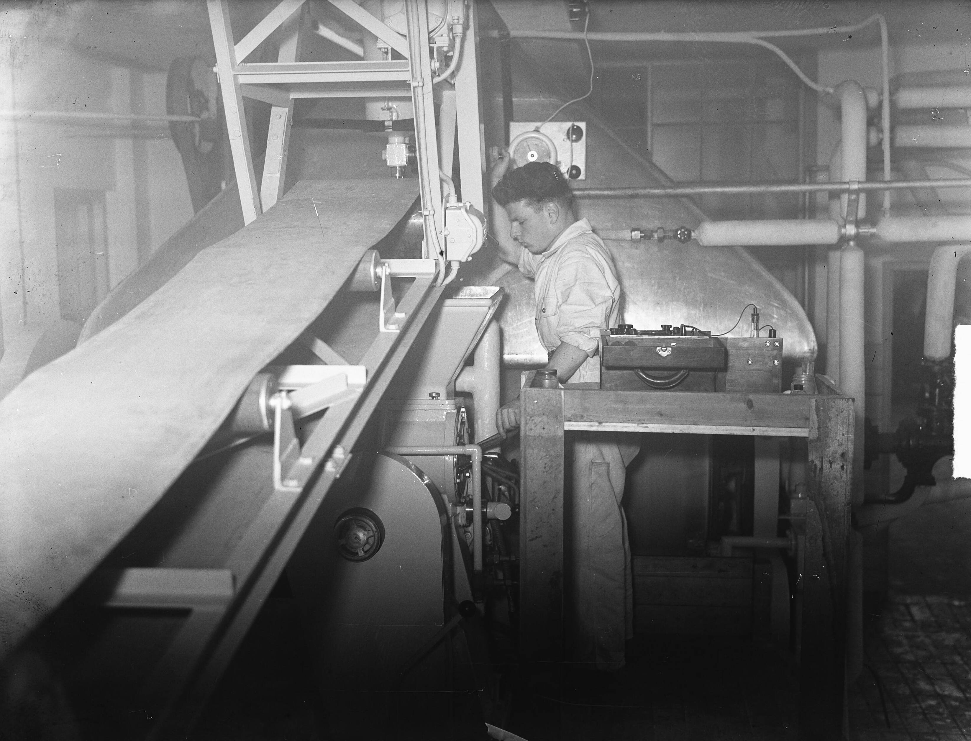Fotocollectie Anefo — Poederkaasfabriek NV Vika te Soest, gevestigd aan de Middelwijkstraat. — Foto: Pot, Harry / Anefo. Licentie: Set B: Rechtenvrij / Publiek Domein. Bron: Nationaal Archief. http://hdl.handle.net/10648/a8d60fd2-d0b4-102d-bcf8-003048976d84