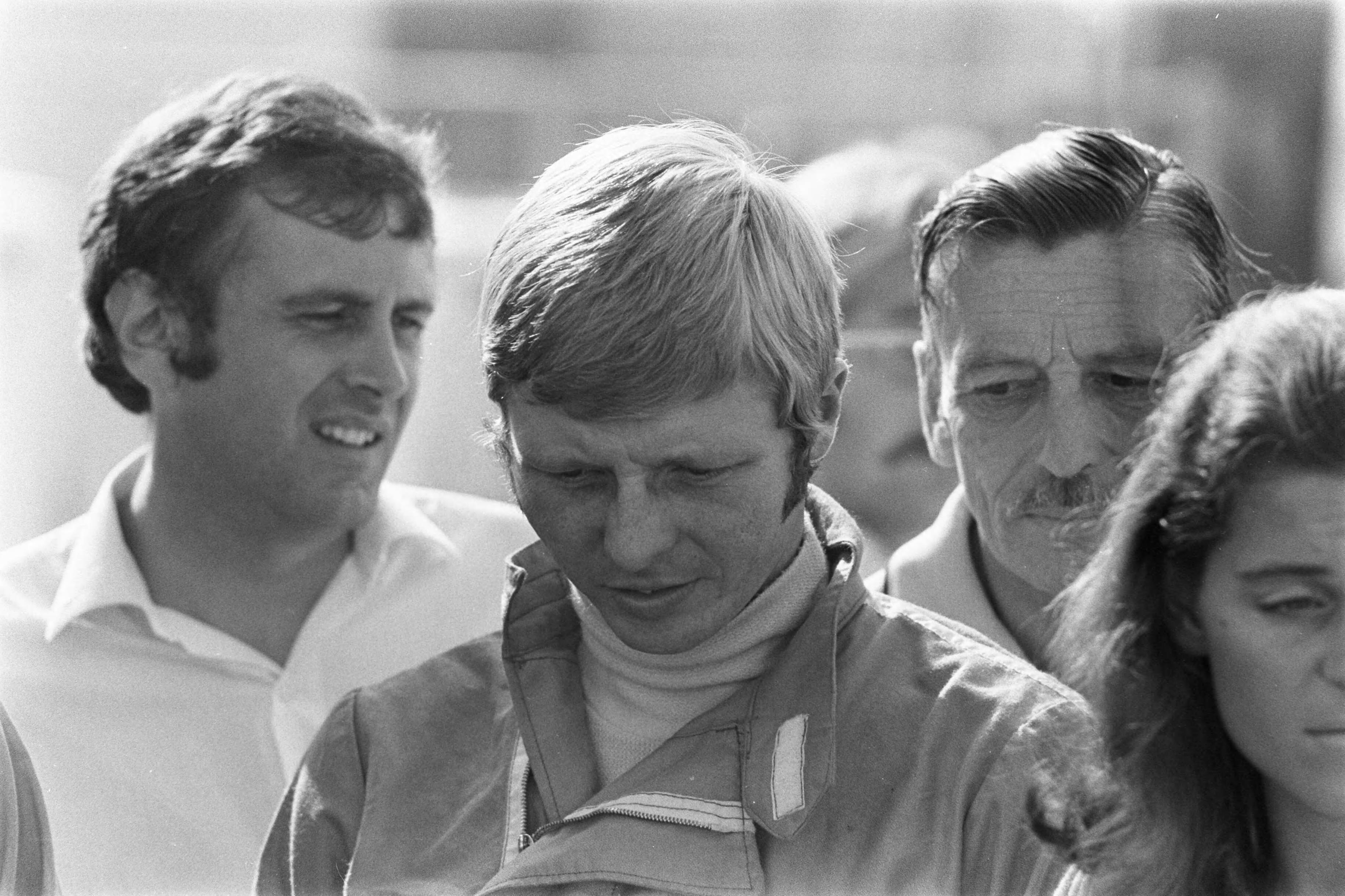 Fotocollectie Anefo — Trophy of the Dunes , Zandvoort; races voor sportcars en prototypes; Gijs van Lennep , kop — Foto: Evers, Joost / Anefo. Licentie: Set B: Rechtenvrij / Publiek Domein. Bron: Nationaal Archief. http://hdl.handle.net/10648/aba4129a-d0b4-102d-bcf8-003048976d84