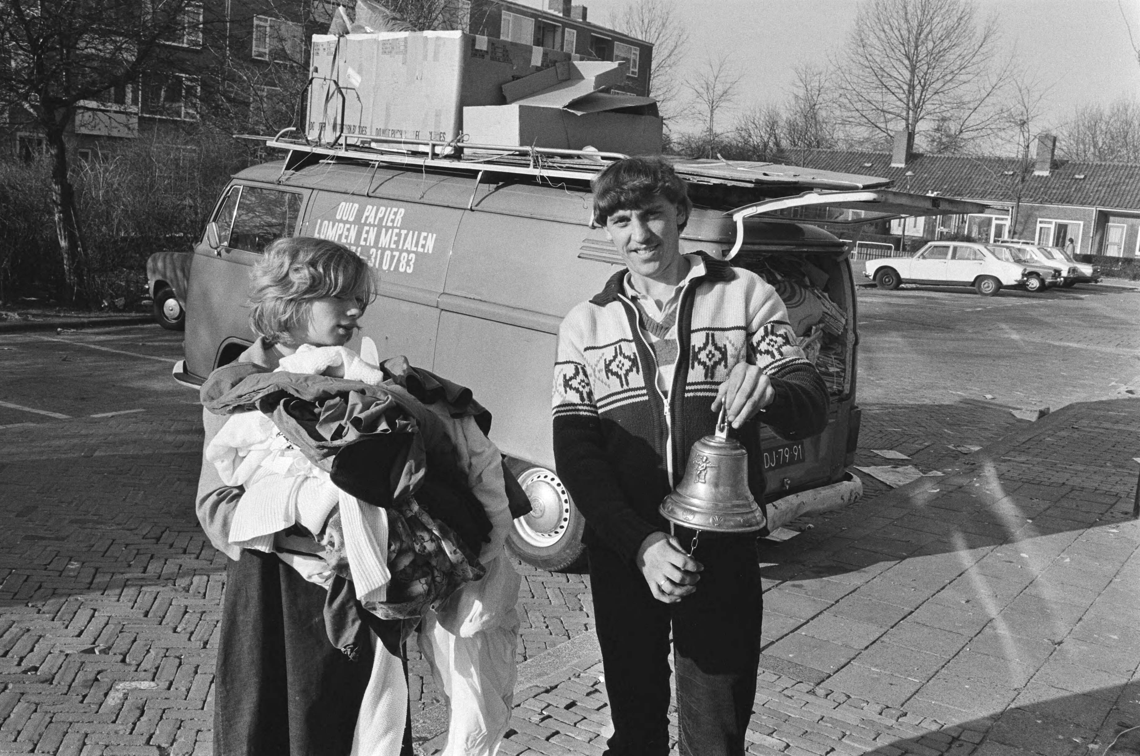 Fotocollectie Anefo — Fred de Keizer , lorrenboer in Zoetermeer. De lorrenboer tijdens zijn eerste werkdag in Zoetermeer — Foto: Antonisse, Marcel / Anefo. Licentie: Set B: Rechtenvrij / Publiek Domein. Bron: Nationaal Archief. http://hdl.handle.net/10648/ad0d25fe-d0b4-102d-bcf8-003048976d84