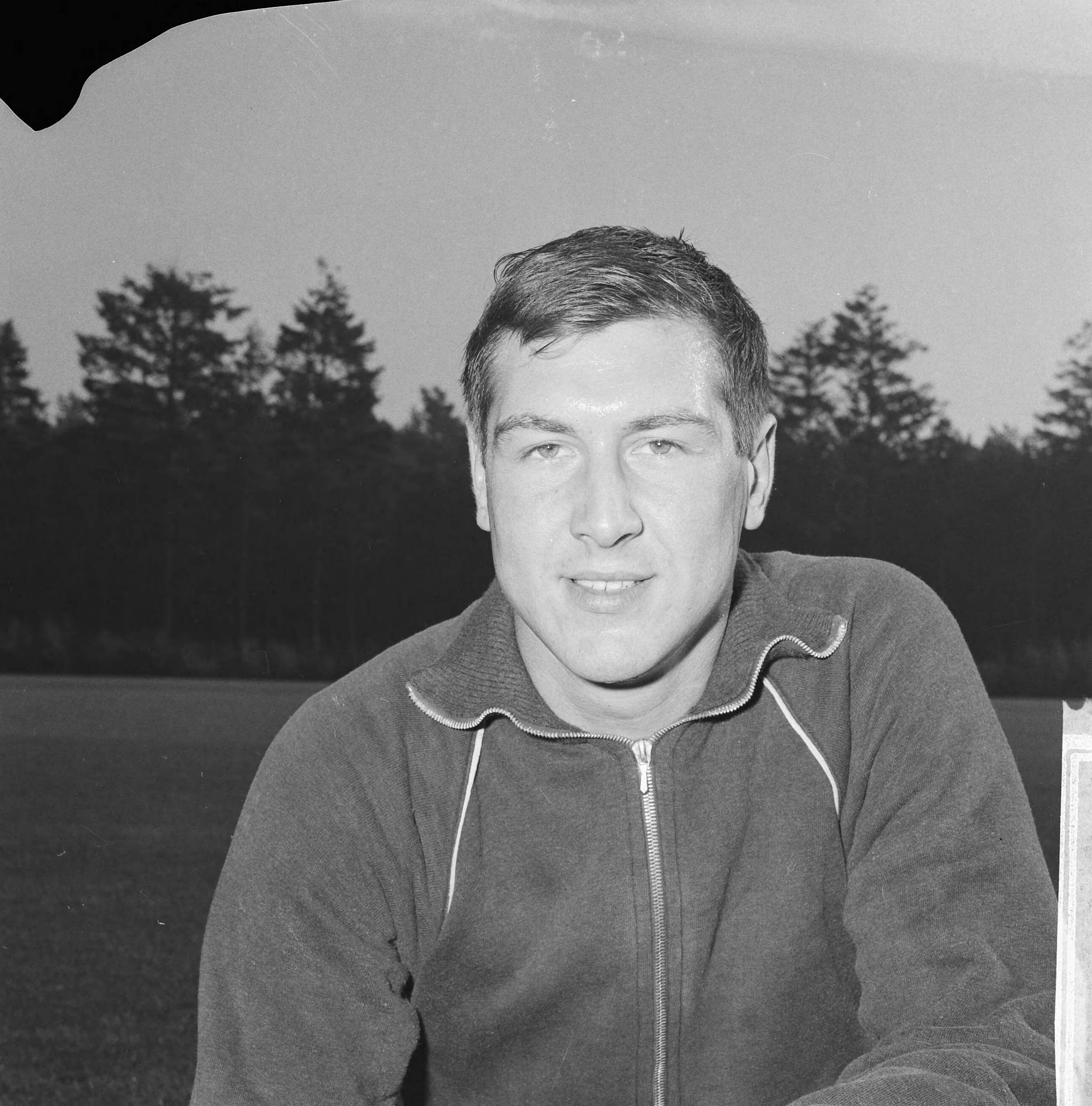 Portretten van voetballers — Voetballer (doelman) Leo van Straaten van voetbalclub NOAD — Foto: Kroon, Ron / Anefo. Licentie: Set B: Rechtenvrij / Publiek Domein. Bron: Nationaal Archief. http://hdl.handle.net/10648/aace1eec-d0b4-102d-bcf8-003048976d84