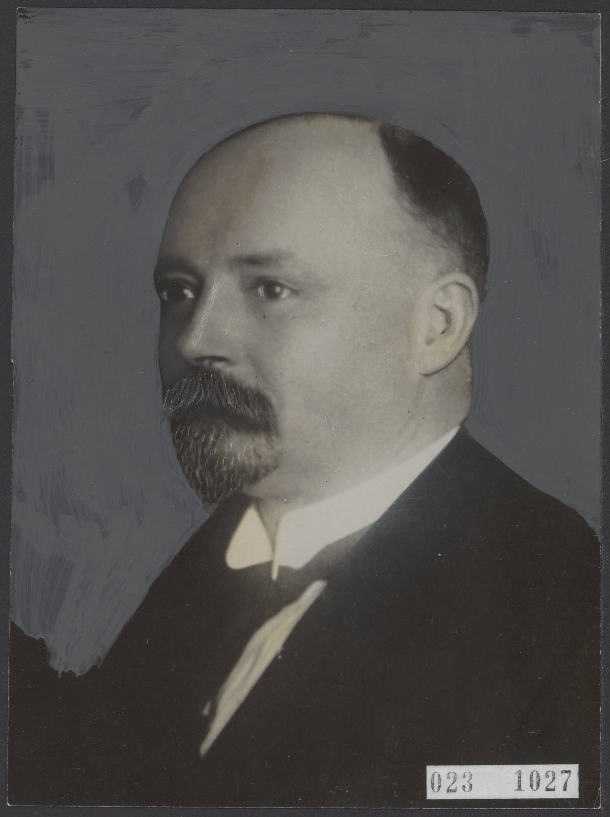 Fotocollectie Elsevier Binnenland — Ds. B. Tichelman, Hervormd predikant te Scheveningen, viert zijn 25-jarig ambtsjubileum — Foto: De Fotocentrale. Licentie: Set B: Rechtenvrij / Publiek Domein. Bron: Nationaal Archief. http://hdl.handle.net/10648/add5c7ca-d0b4-102d-bcf8-003048976d84
