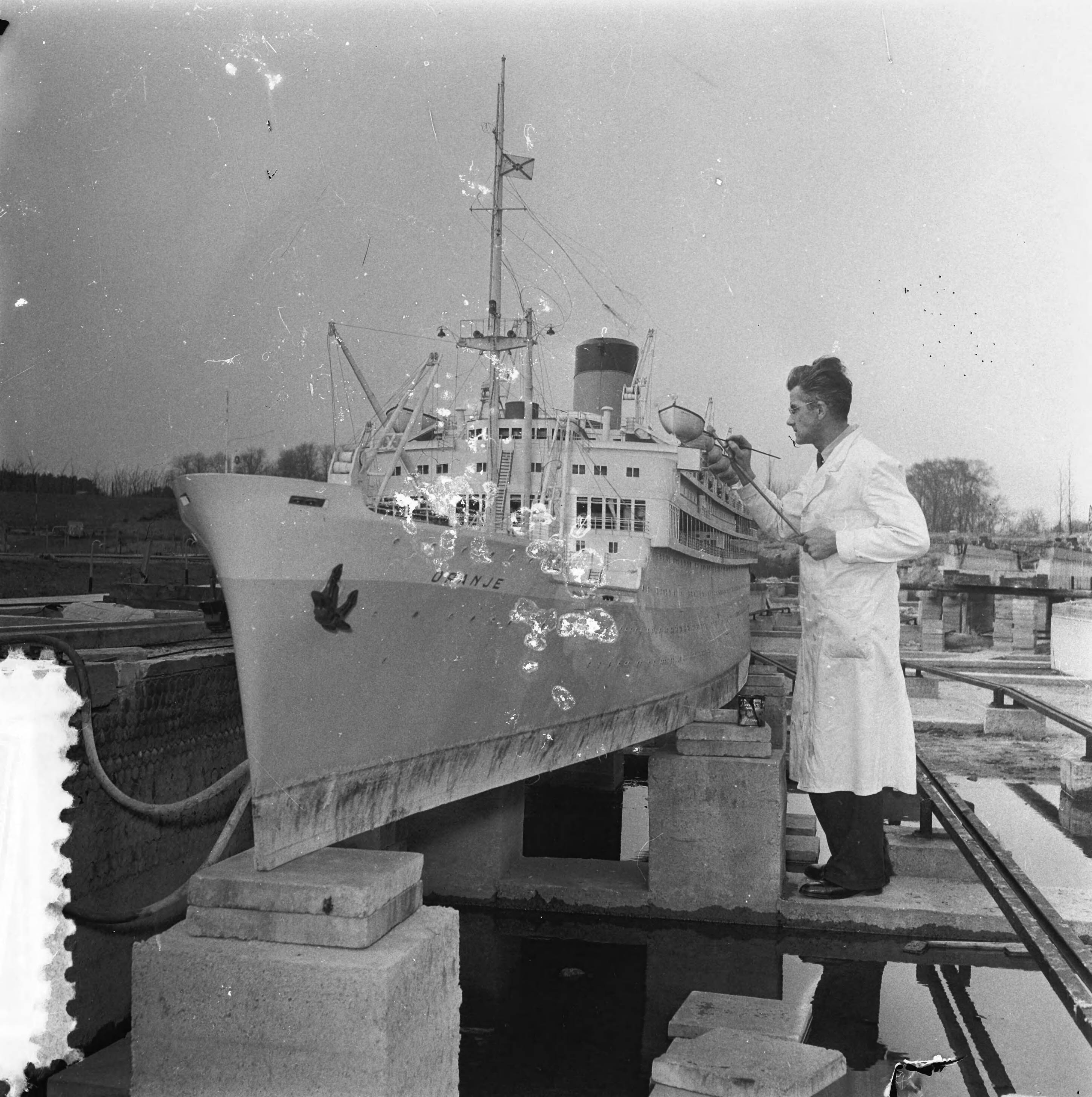 Fotocollectie Anefo — Schaalmodel van de "Oranje" in Madurodam te Den Haag — Foto: Noske, J.D. / Anefo. Licentie: Set B: Rechtenvrij / Publiek Domein. Bron: Nationaal Archief. http://hdl.handle.net/10648/a91f6b3c-d0b4-102d-bcf8-003048976d84