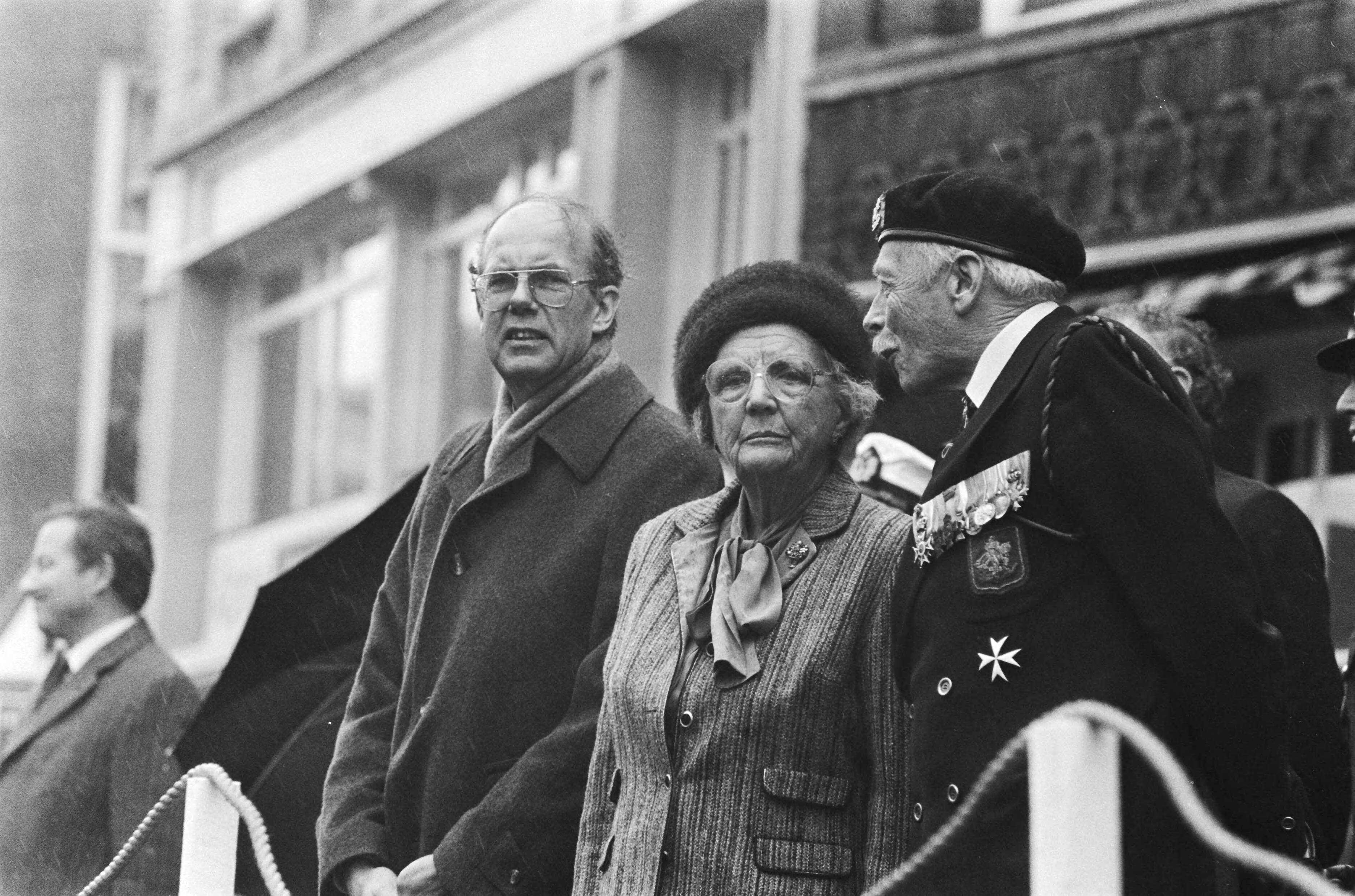 Fotocollectie Anefo — Den Haag, Prinses Juliana bij herdenking binnentrekken Prinses Irenebrigade 40 jaar geleden — Foto: Croes, Rob C. / Anefo. Licentie: Set B: Rechtenvrij / Publiek Domein. Bron: Nationaal Archief. http://hdl.handle.net/10648/ad4619ae-d0b4-102d-bcf8-003048976d84