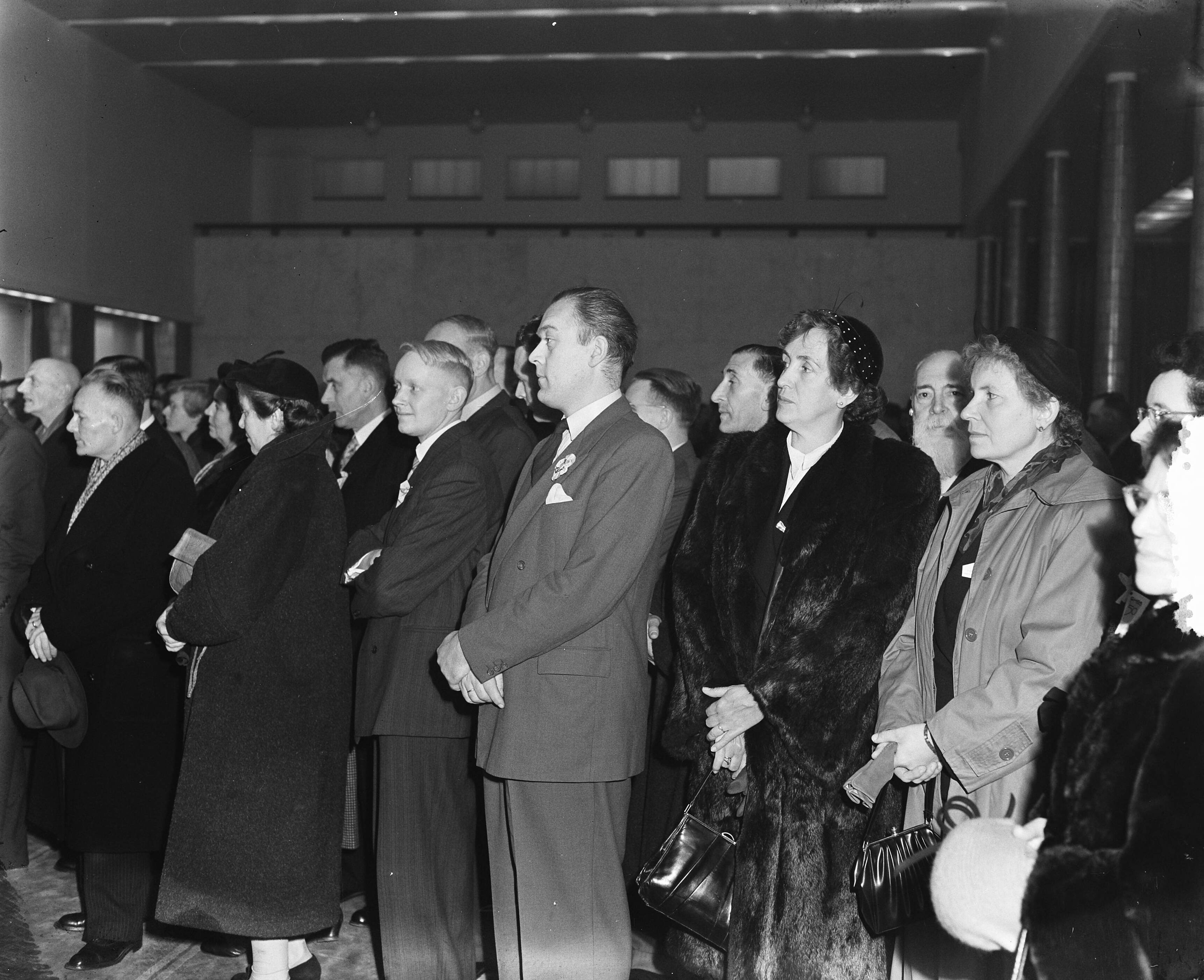 50-jarig bestaan HBS Hilversum — Foto: Rossem, Wim van / Anefo. — Licentie: Set B: Rechtenvrij / Publiek Domein. Bron: Nationaal Archief. http://hdl.handle.net/10648/a91965de-d0b4-102d-bcf8-003048976d84