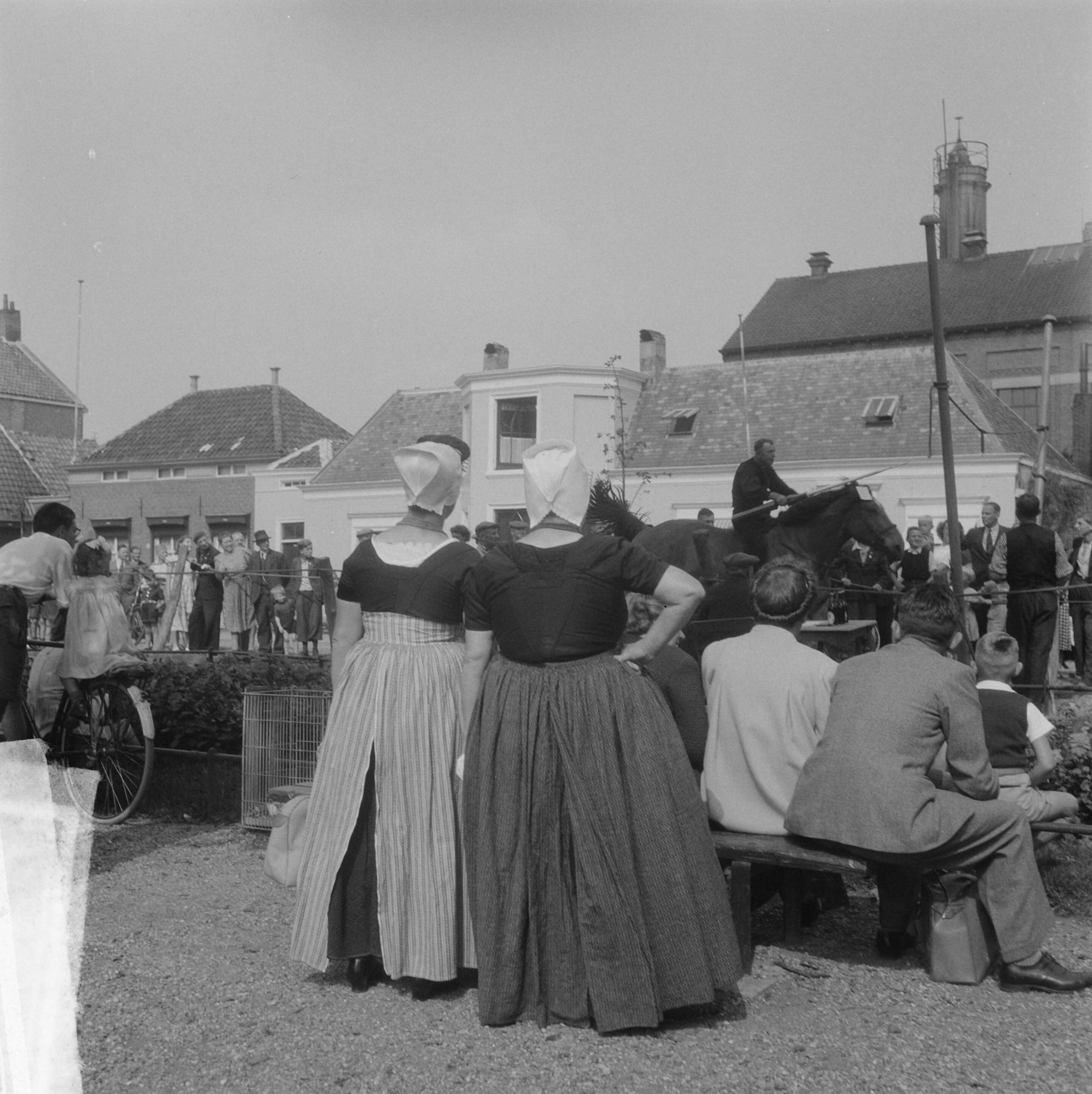 Fotocollectie Anefo — Ringsteken Middelburg — Foto: Noske, J.D. / Anefo. Licentie: Set B: Rechtenvrij / Publiek Domein. Bron: Nationaal Archief. http://hdl.handle.net/10648/a8cd28d6-d0b4-102d-bcf8-003048976d84