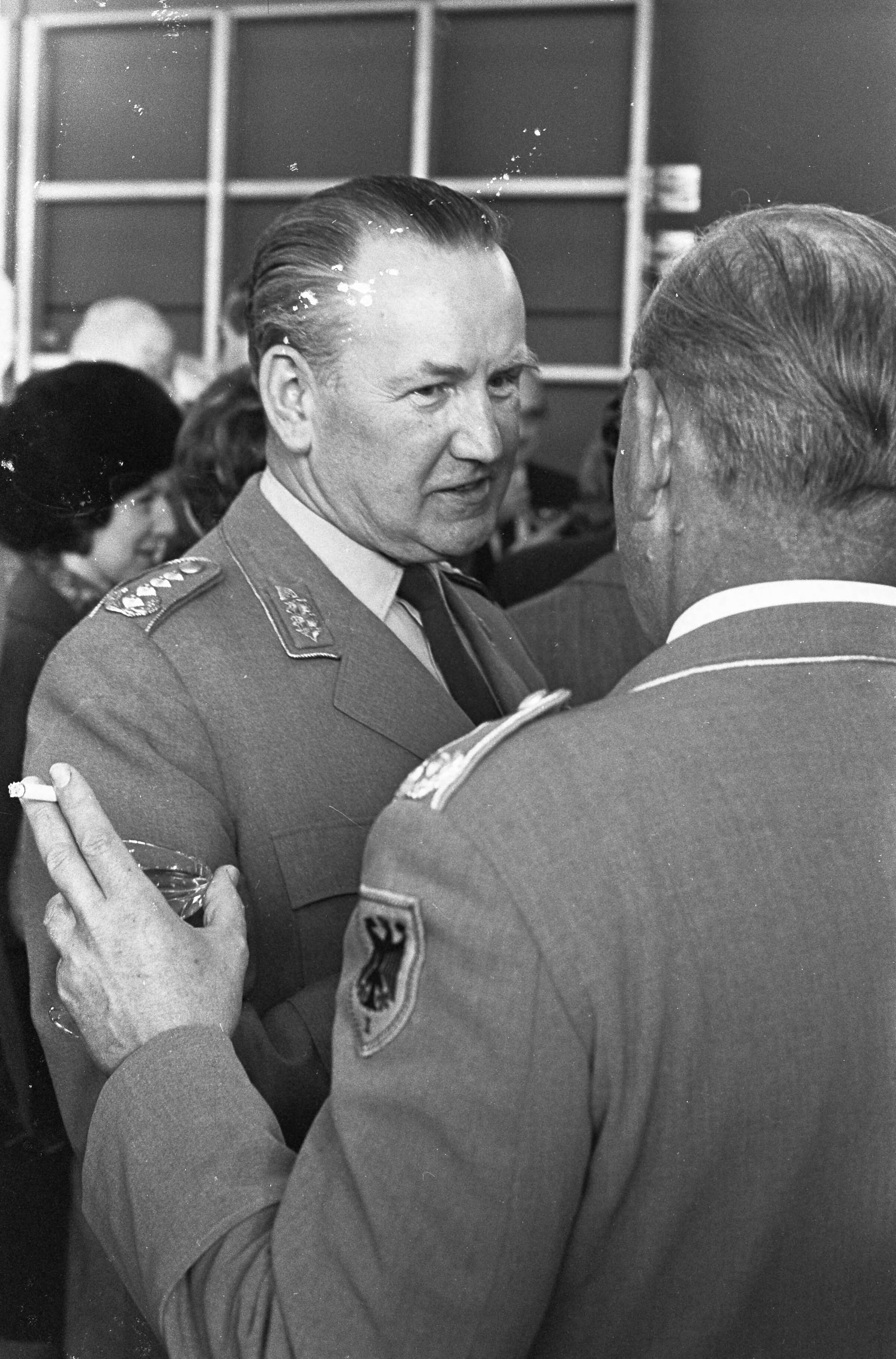 Fotocollectie Anefo — Afcent-school te Brunssum geopend. Generaal von Kielmansegg — Foto: Nijs, Jac. de / Anefo. Licentie: Set B: Rechtenvrij / Publiek Domein. Bron: Nationaal Archief. http://hdl.handle.net/10648/ab2c651a-d0b4-102d-bcf8-003048976d84