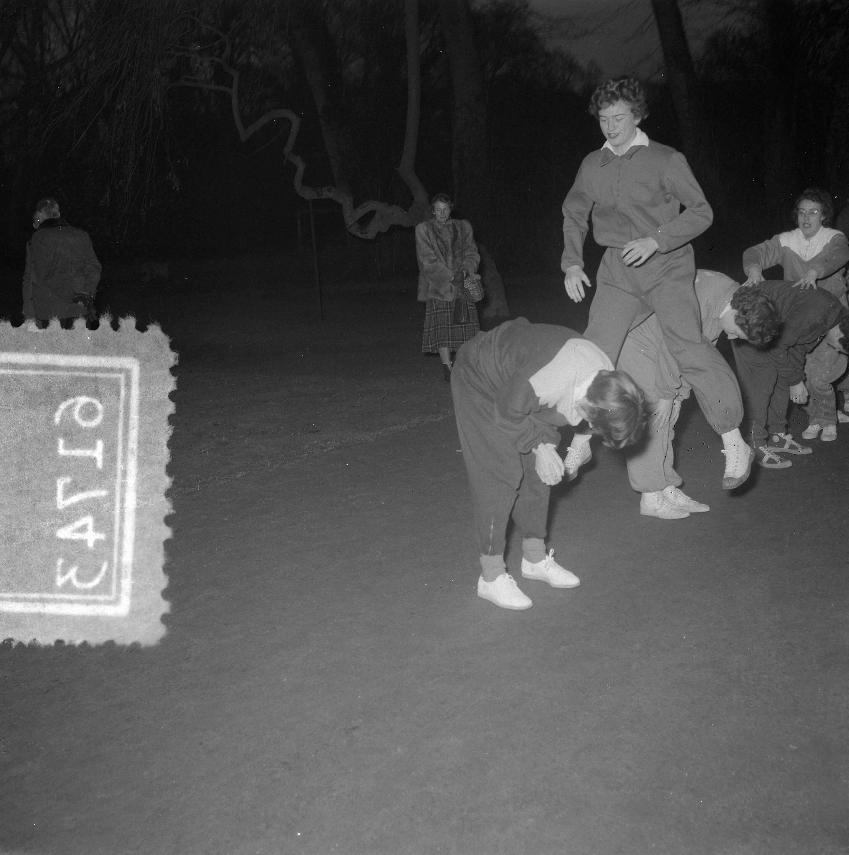 Fotocollectie Anefo — Centrale training Overveen ( Puck Brouwer ) — Foto: Noske, J.D. / Anefo. Licentie: Set B: Rechtenvrij / Publiek Domein. Bron: Nationaal Archief. http://hdl.handle.net/10648/a9195db4-d0b4-102d-bcf8-003048976d84
