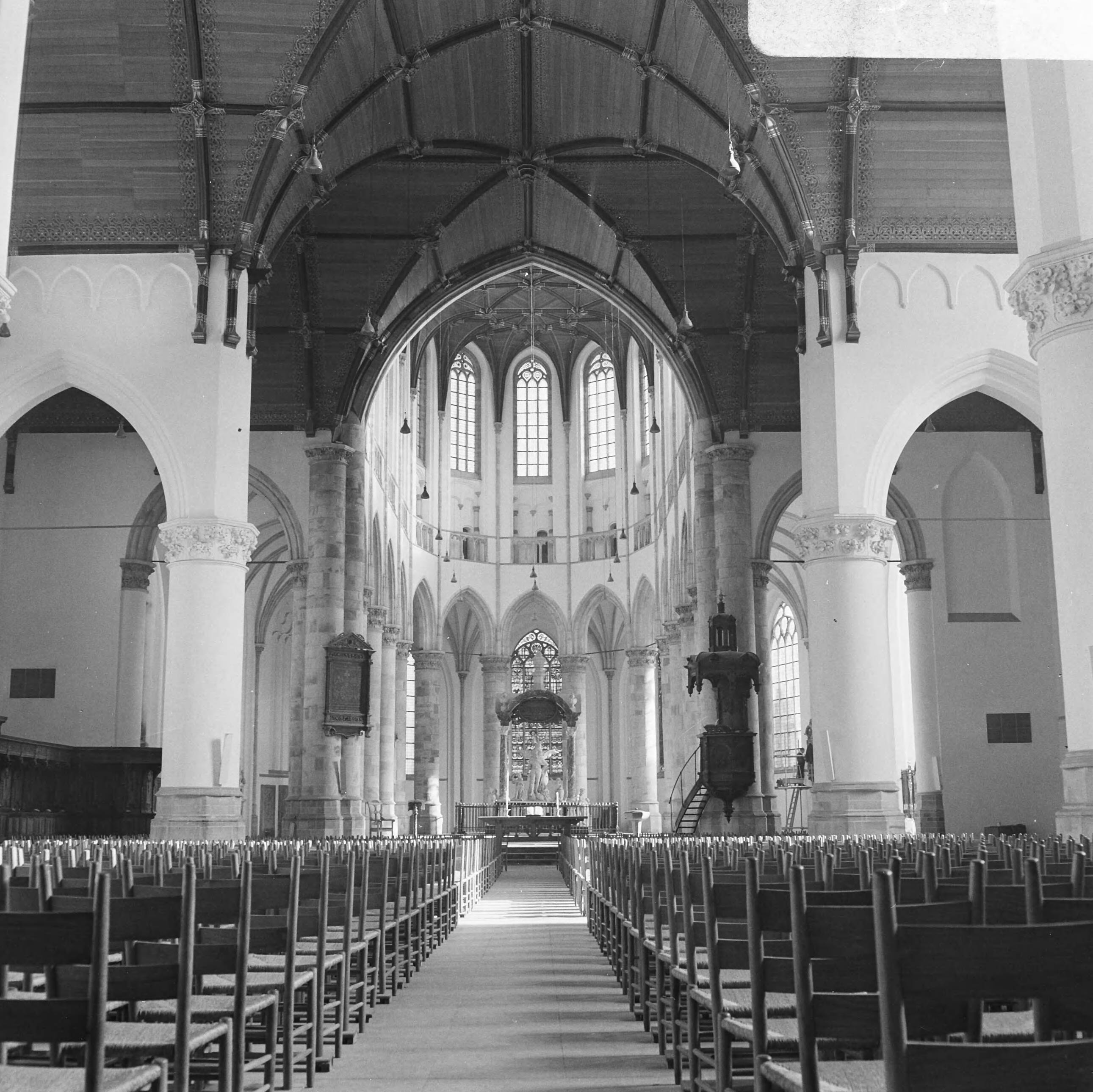 Restauratie van de Grote of St. Jacobskerk te Den Haag in verband met huwelijk van prinses Margriet met mr. Pieter van Vollenhoven — Den Haag|Zuid-Holland|restauraties |kerkgebouwen|Sint-Jacobuskerk — Foto: Voets, Jan / Anefo. Licentie: Set B: Rechtenvrij / Publiek Domein. Bron: Nationaal Archief. http://hdl.handle.net/10648/ab0296ae-d0b4-102d-bcf8-003048976d84