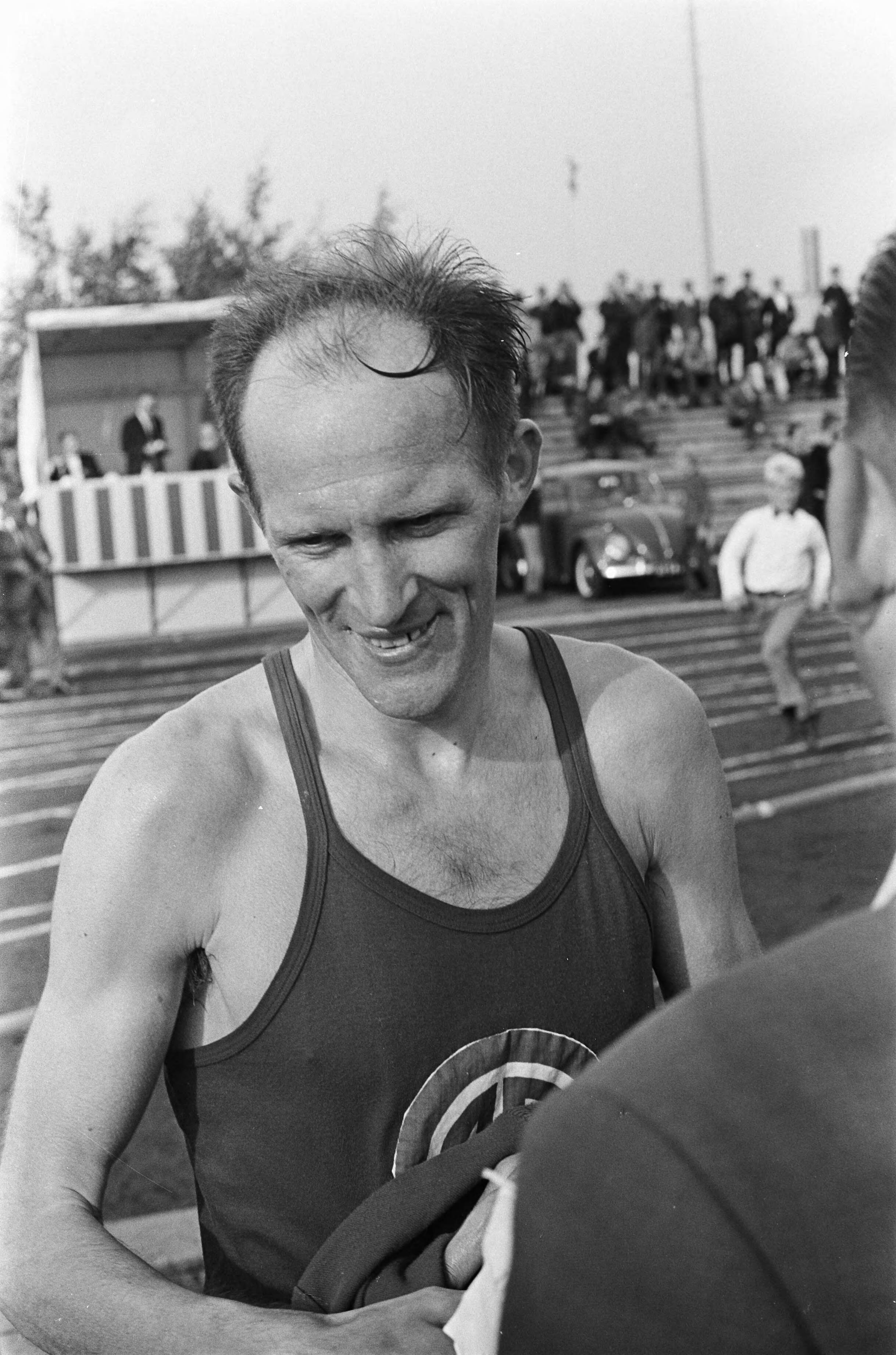 Nederlandse kampioenschappen atletiek 1968 — Ad Steylen, na afloop van de marathon — Foto: Fotograaf Onbekend / Anefo. Licentie: Set B: Rechtenvrij / Publiek Domein. Bron: Nationaal Archief. http://hdl.handle.net/10648/ab4c082a-d0b4-102d-bcf8-003048976d84