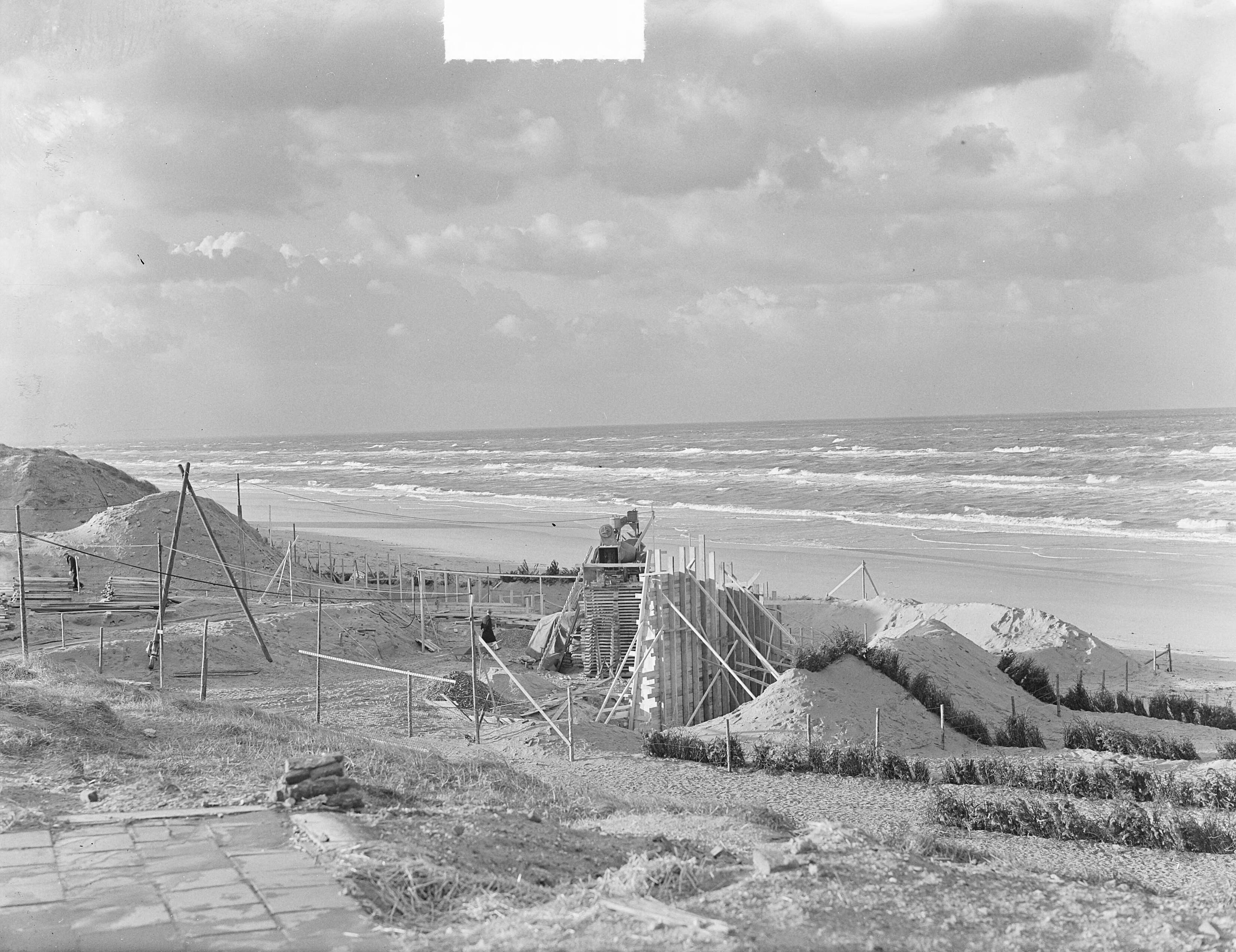 Fotocollectie Anefo — Zandvoort. Boulevard en rotonde in aanbouw — Foto: Pot, Harry / Anefo. Licentie: Set B: Rechtenvrij / Publiek Domein. Bron: Nationaal Archief. http://hdl.handle.net/10648/a8e23730-d0b4-102d-bcf8-003048976d84