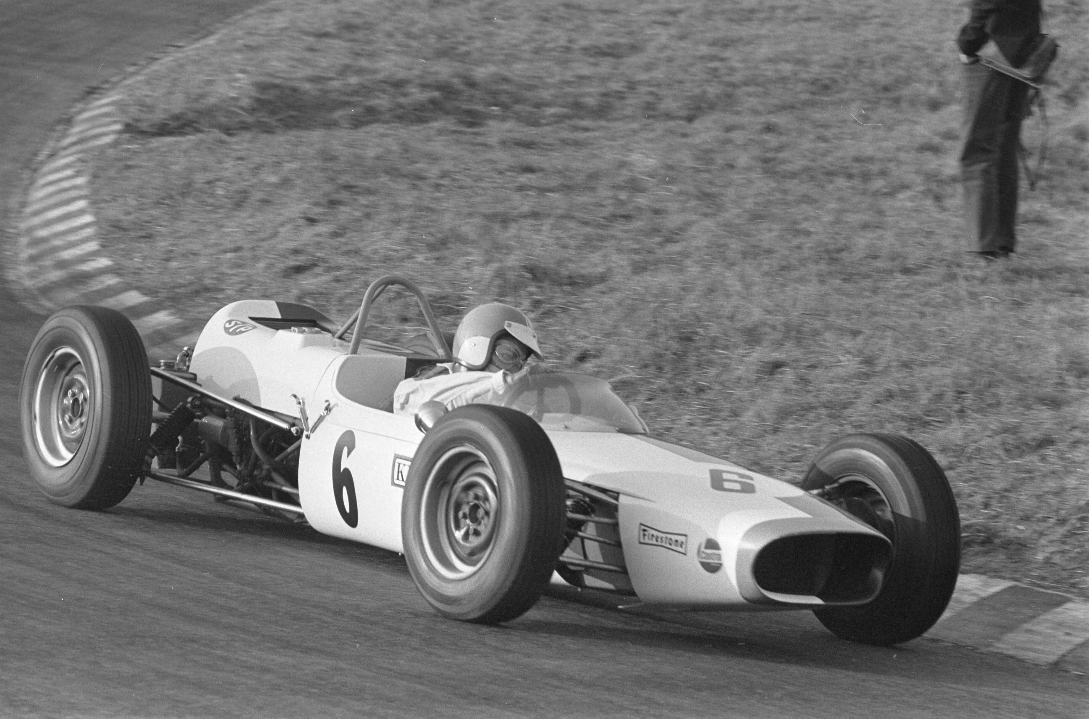 Fotocollectie Anefo — Autoraces op Circuit Zandvoort nr. 25 : Liane Engeman in aktie — Foto: Evers, Joost / Anefo. Licentie: Set B: Rechtenvrij / Publiek Domein. Bron: Nationaal Archief. http://hdl.handle.net/10648/ab64a664-d0b4-102d-bcf8-003048976d84