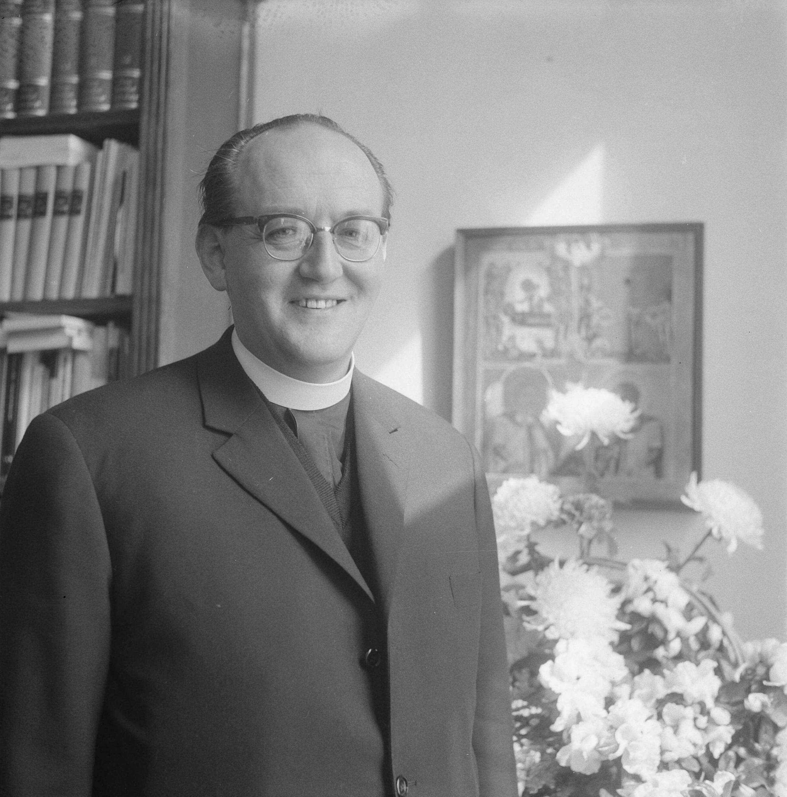 Fotocollectie Anefo — De nieuwe bisschop van Breda, mgr. G.H. de Vet — Foto: Nijs, Jac. de / Anefo. Licentie: Set B: Rechtenvrij / Publiek Domein. Bron: Nationaal Archief. http://hdl.handle.net/10648/a9fed60a-d0b4-102d-bcf8-003048976d84