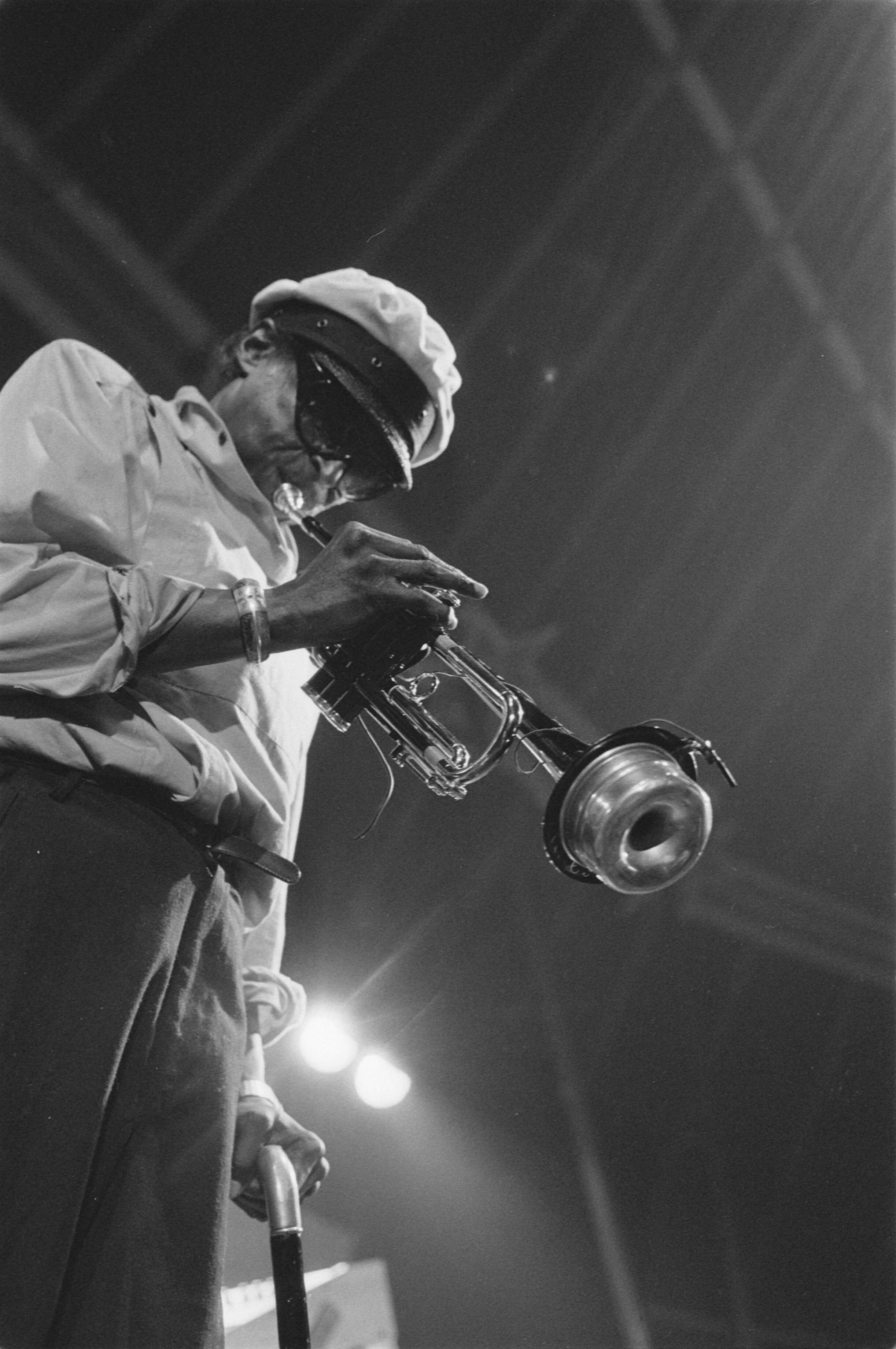 Fotocollectie Anefo — North Sea Jazzfestival in Den Haag ; Miles Davies — Foto: Bogaerts, Rob / Anefo. Licentie: Set B: Rechtenvrij / Publiek Domein. Bron: Nationaal Archief. http://hdl.handle.net/10648/ad3b4ab0-d0b4-102d-bcf8-003048976d84