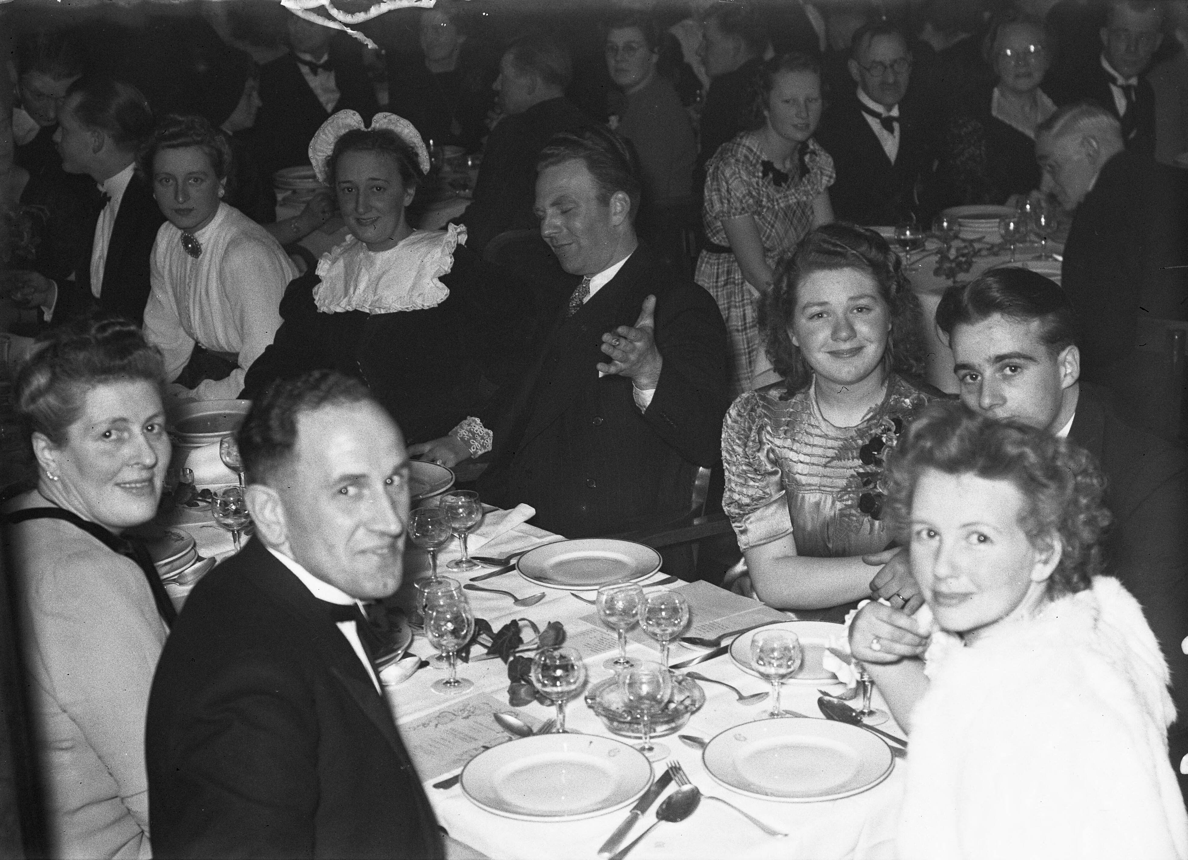 Fotocollectie Anefo — Viering 50-jarig bestaan Mannenkoor "Caecilia" uit Haarlem [feestavond en diner] — Foto: Sagers, Harry / Anefo. Licentie: Set B: Rechtenvrij / Publiek Domein. Bron: Nationaal Archief. http://hdl.handle.net/10648/a8a47576-d0b4-102d-bcf8-003048976d84