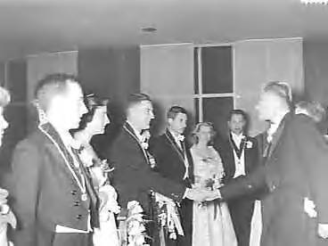 Fotocollectie Anefo — Lustrumviering van de tandheelkundige studentenvereniging "John Tomes" te Utrecht — Foto: Bilsen, Joop van / Anefo. Licentie: Set B: Rechtenvrij / Publiek Domein. Bron: Nationaal Archief. http://hdl.handle.net/10648/a96e639a-d0b4-102d-bcf8-003048976d84