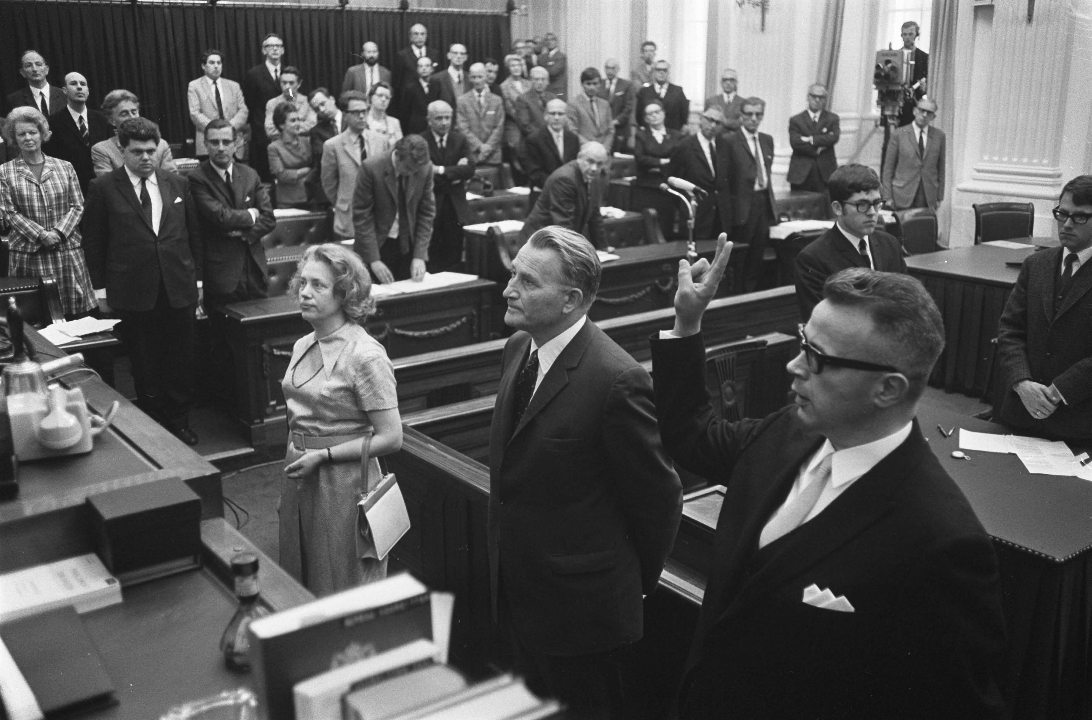 Fotocollectie Anefo — Installatie van nieuwe leden van de Tweede Kamer in Den Haag, waaronder PvdA-kamerlid A.M.C. Padt-Jansen (l) — Foto: Koch, Eric / Anefo. Licentie: Set B: Rechtenvrij / Publiek Domein. Bron: Nationaal Archief. http://hdl.handle.net/10648/ab6ca0a8-d0b4-102d-bcf8-003048976d84