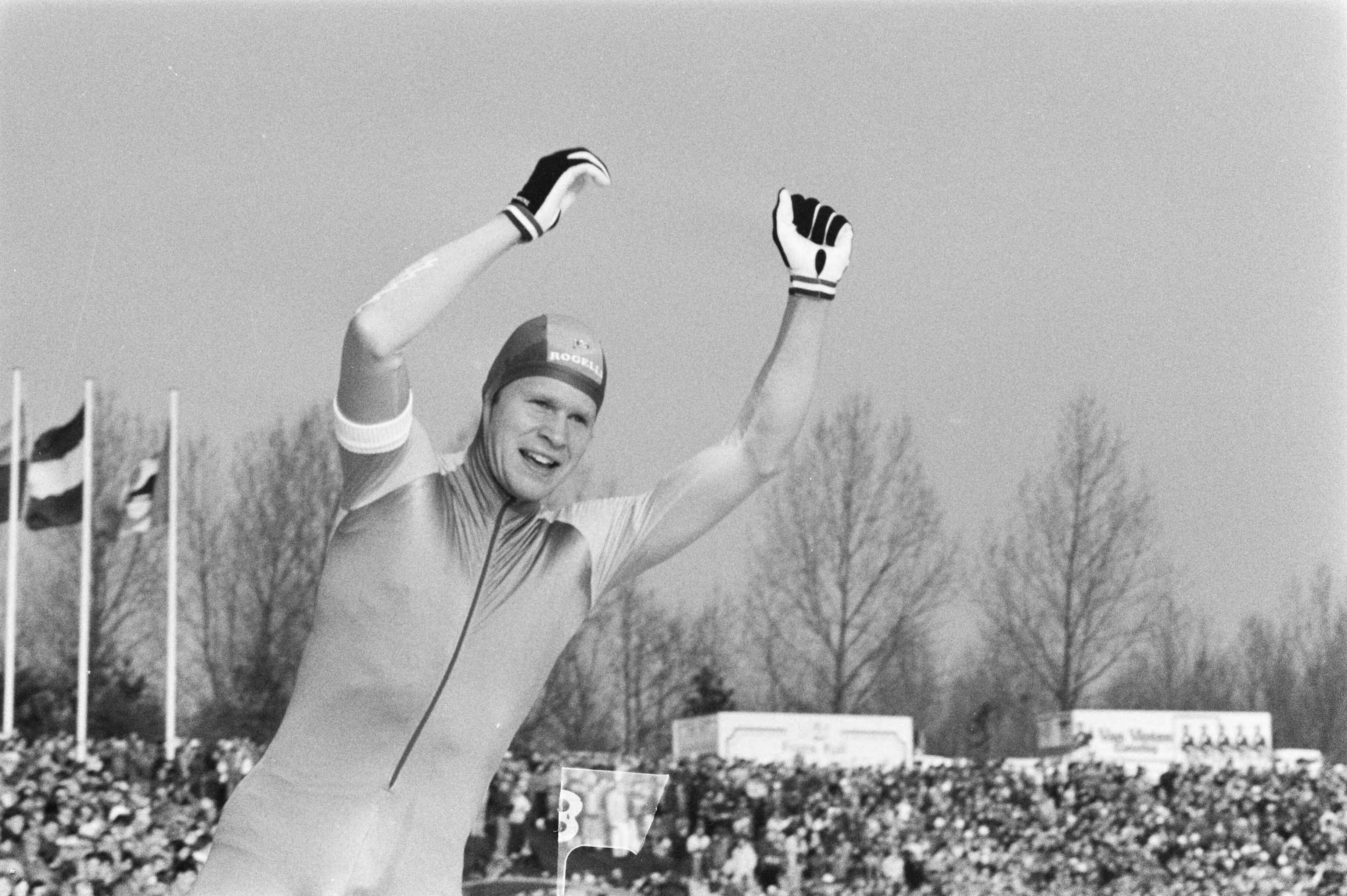 Fotocollectie Anefo — EK schaatsen heren in Den Haag ; Gustafson juicht na 4 gewonnen afstanden — Foto: Croes, Rob C. / Anefo. Licentie: Set B: Rechtenvrij / Publiek Domein. Bron: Nationaal Archief. http://hdl.handle.net/10648/ad67d684-d0b4-102d-bcf8-003048976d84
