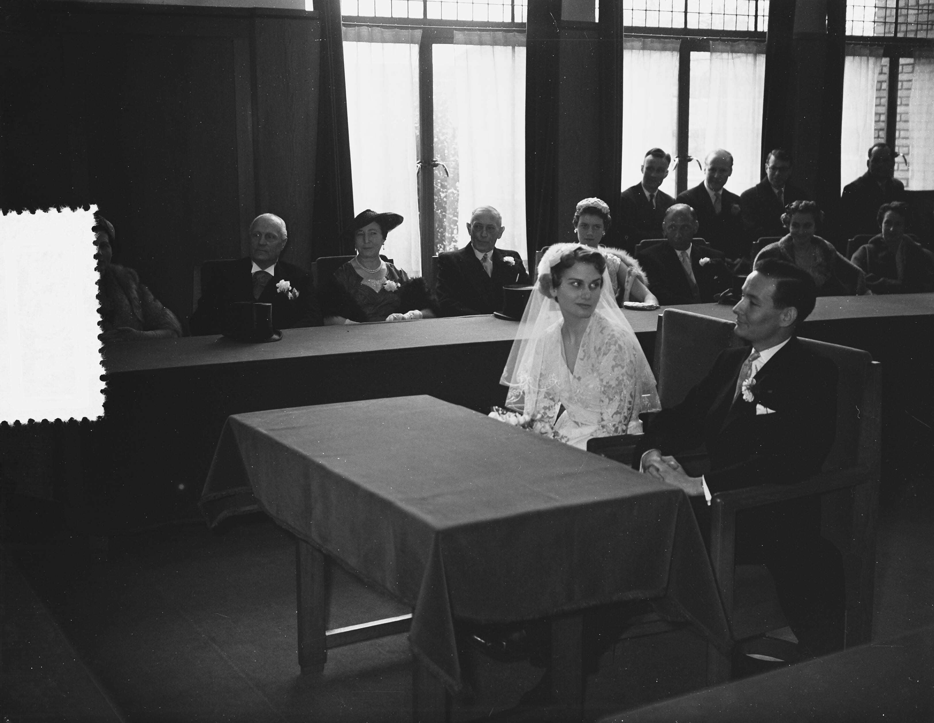 Huwelijk van tennisster Fenny ten Bosch met mr. J. F. A. de Soet — Foto: Bilsen, Joop van / Anefo. — Licentie: Set B: Rechtenvrij / Publiek Domein. Bron: Nationaal Archief. http://hdl.handle.net/10648/a943f132-d0b4-102d-bcf8-003048976d84