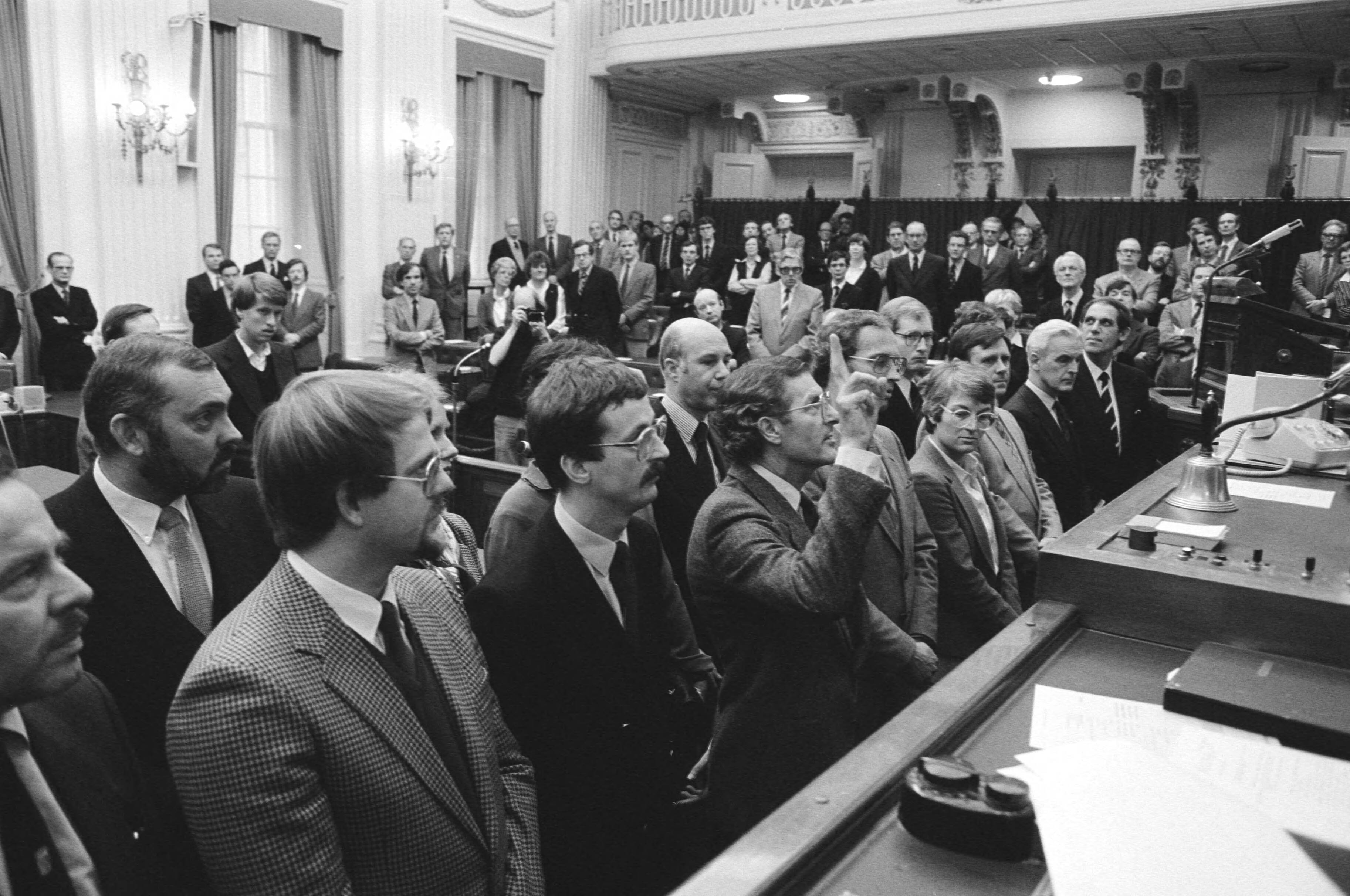 Beëdiging van nieuwe Tweede Kamerleden — Tweede Kamer|Den Haag|Zuid-Holland|parlementariërs |eedafleggingen|Tweede Kamer — Foto: Croes, Rob C. / Anefo. Licentie: Set B: Rechtenvrij / Publiek Domein. Bron: Nationaal Archief. http://hdl.handle.net/10648/ad217446-d0b4-102d-bcf8-003048976d84