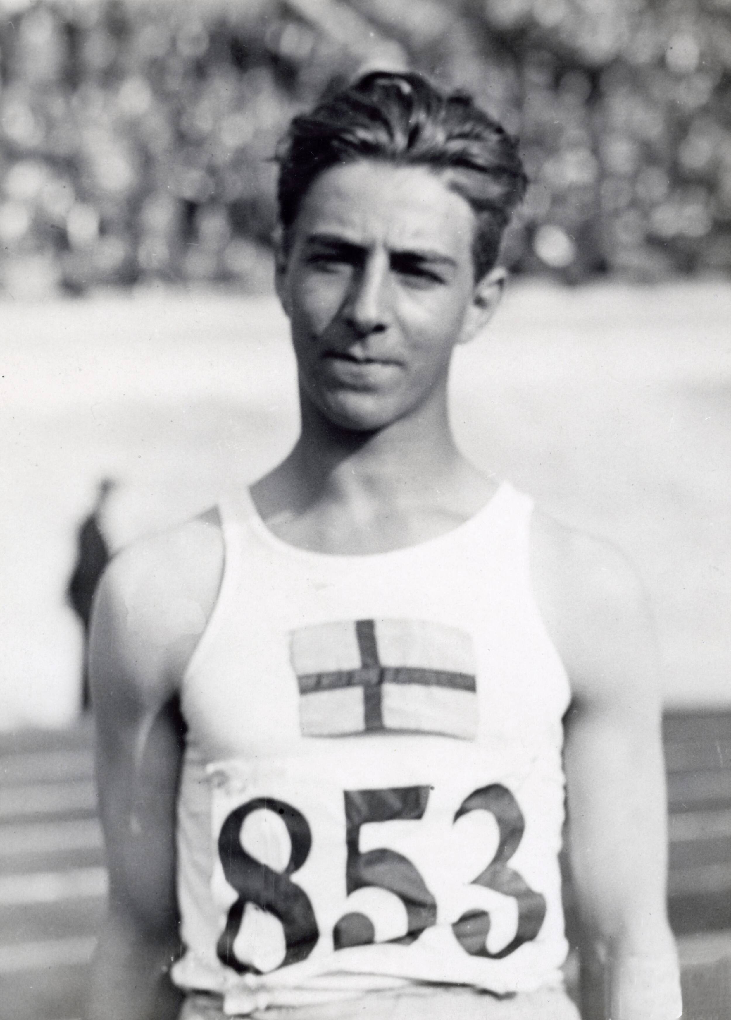Personen op naam, Sport — Sport, Olympische Spelen Amsterdam, 1928 : Olympisch kampioen speerwerpen, de Zweed Erik Lundquist. — Foto: Fotograaf Onbekend / Algemeen Fotobureau Amsterdam / Rechtenvrij (05589). Licentie: Set B: Rechtenvrij / Publiek Domein. Bron: Nationaal Archief. http://hdl.handle.net/10648/35429da7-08d5-a382-e063-6df0900a6686