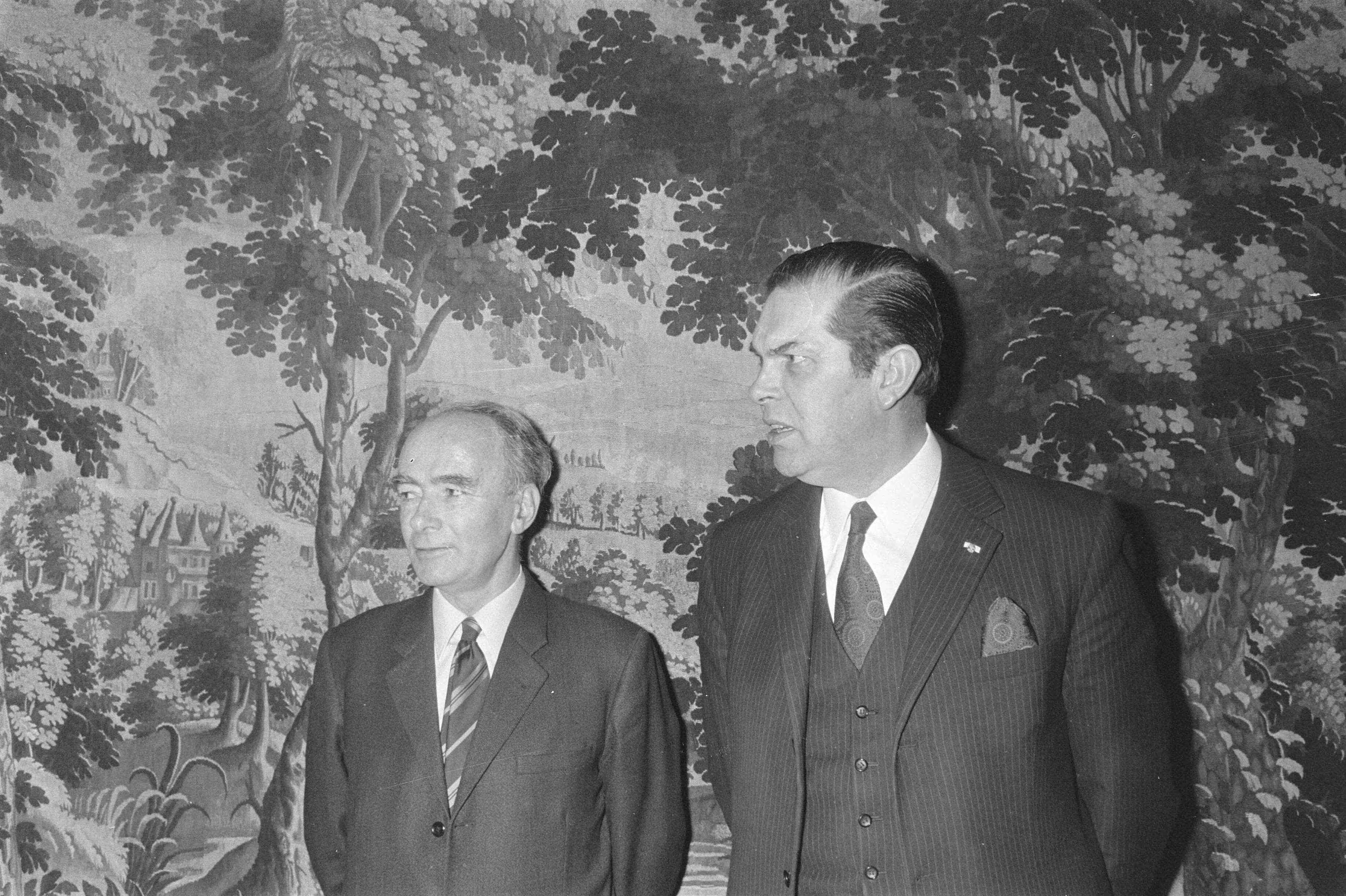 Fotocollectie Anefo — Premier Biesheuvel ontvangt premier Trygve Bratteli van Noorwegen in Catshuis Den Haag , (l) T. Bratelli , (r) Biesheuvel — Foto: Punt, W. / Anefo. Licentie: Set B: Rechtenvrij / Publiek Domein. Bron: Nationaal Archief. http://hdl.handle.net/10648/abdd4f06-d0b4-102d-bcf8-003048976d84